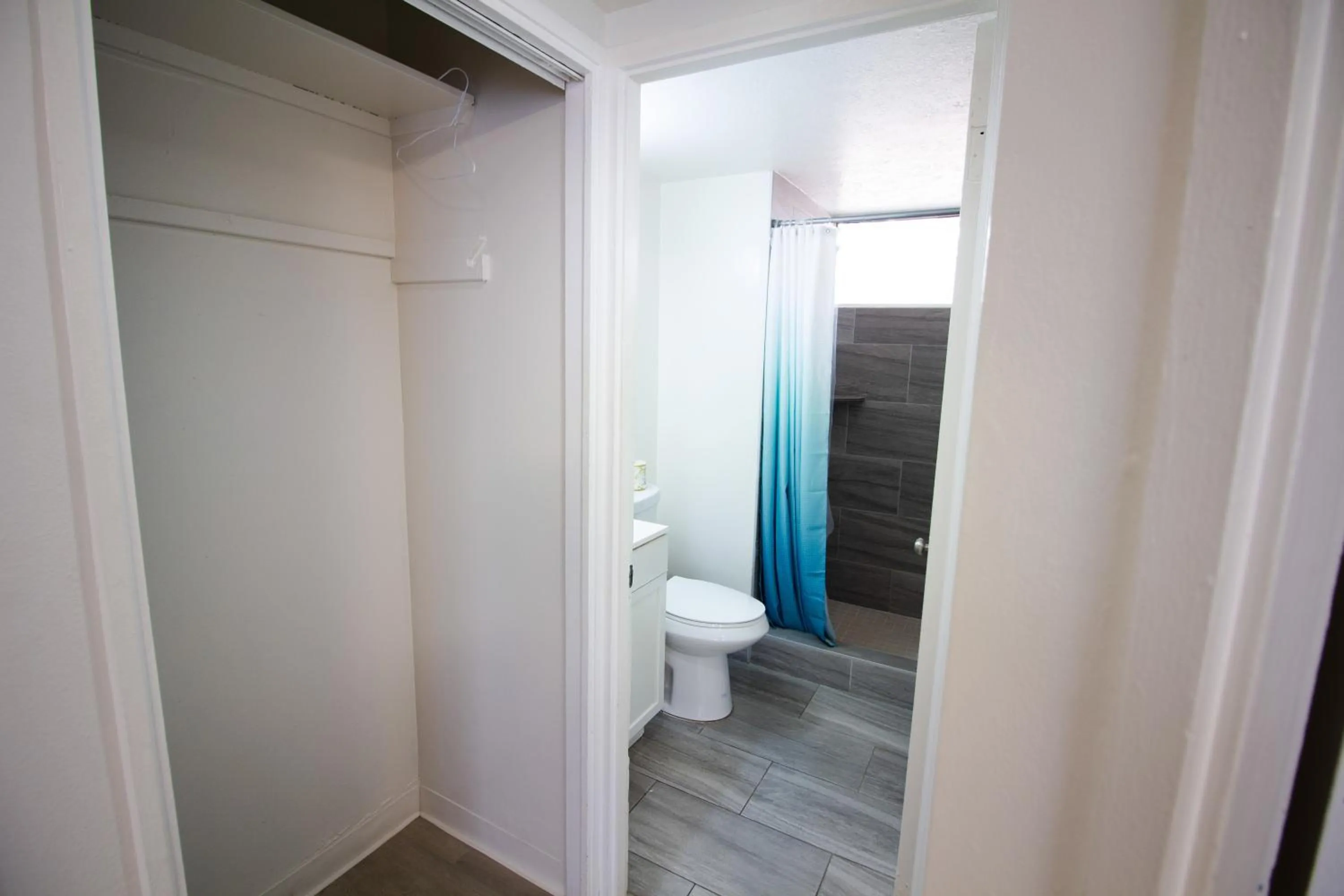 Waikiki Beachside Hostel