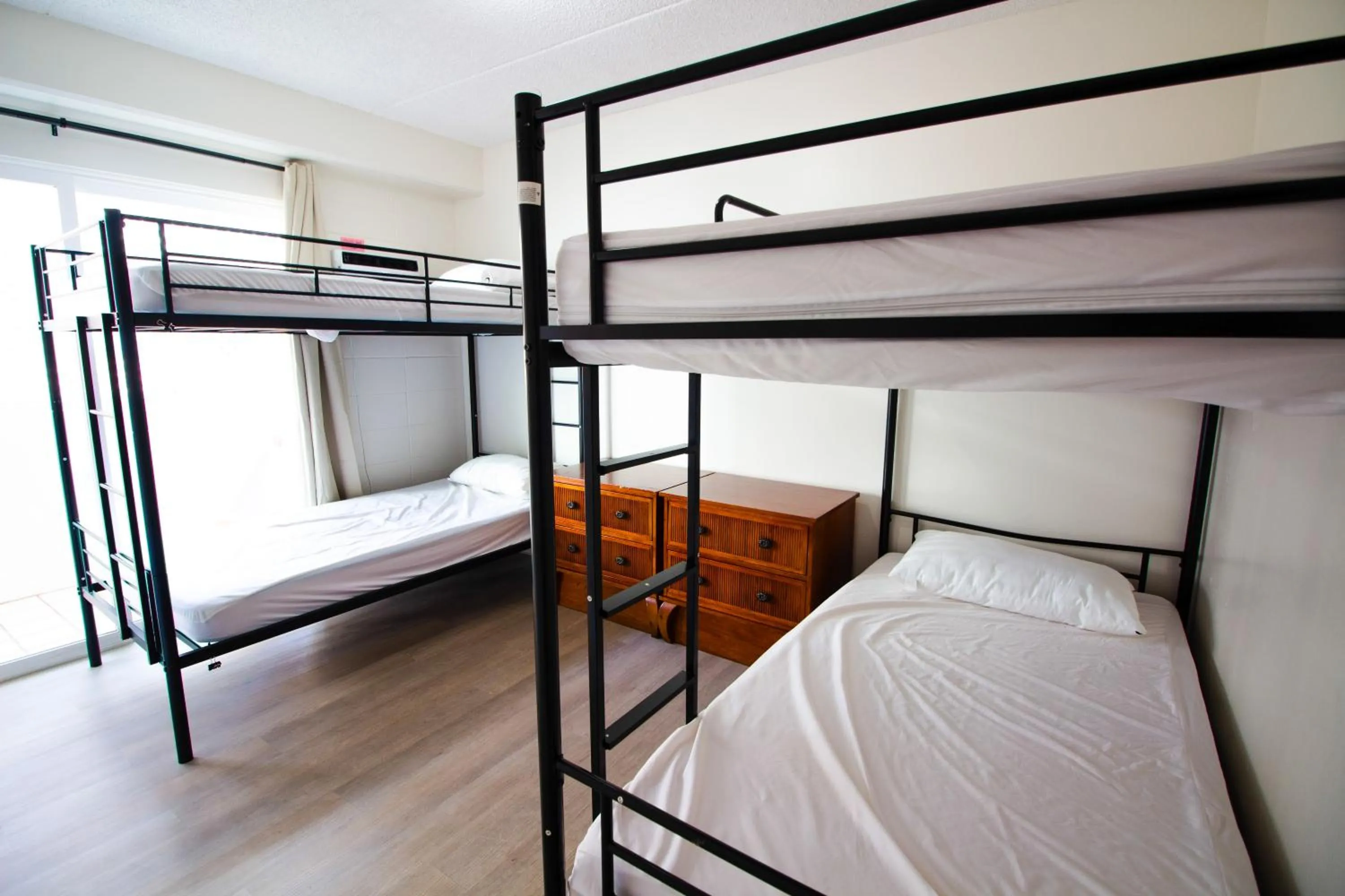 Bed in Waikiki Beachside Hostel