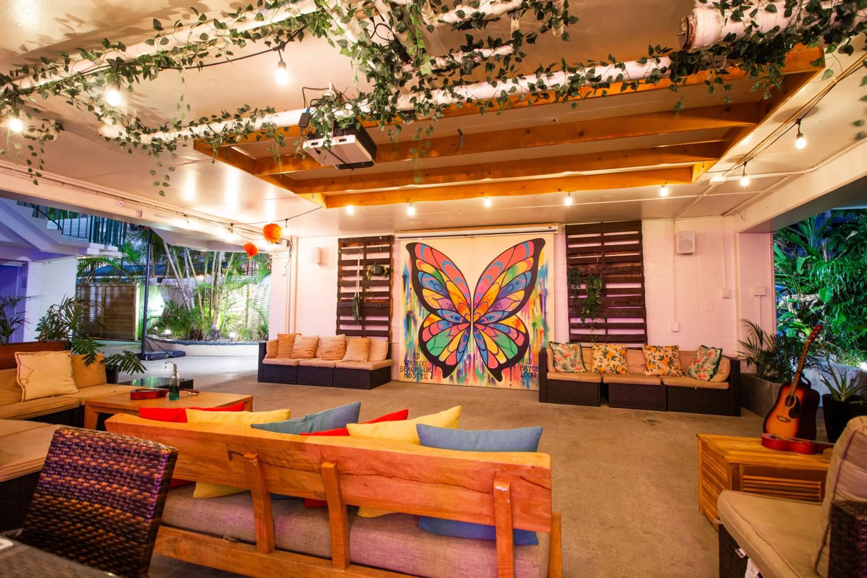 Waikiki Beachside Hostel