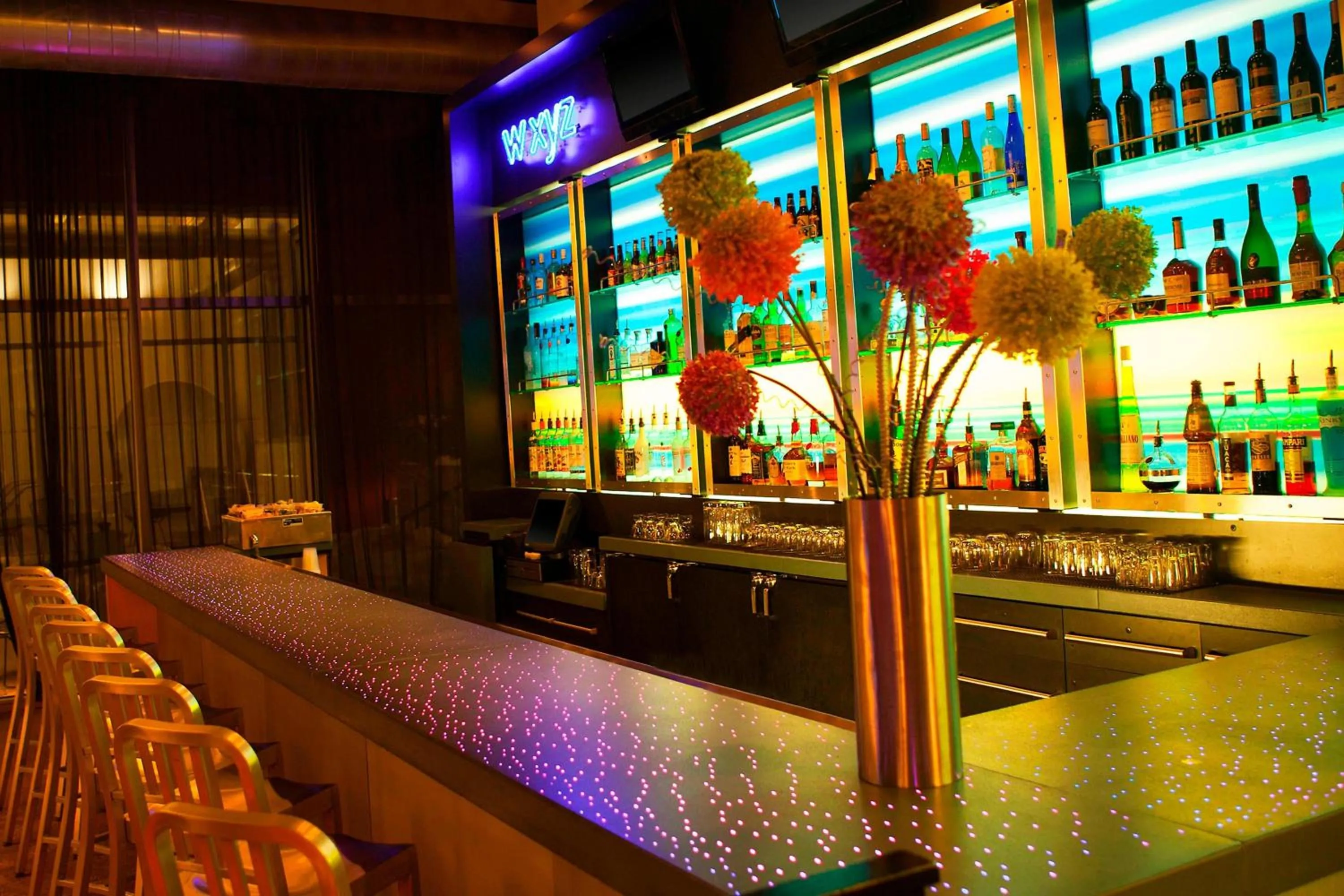 Lounge or bar in Aloft Minneapolis