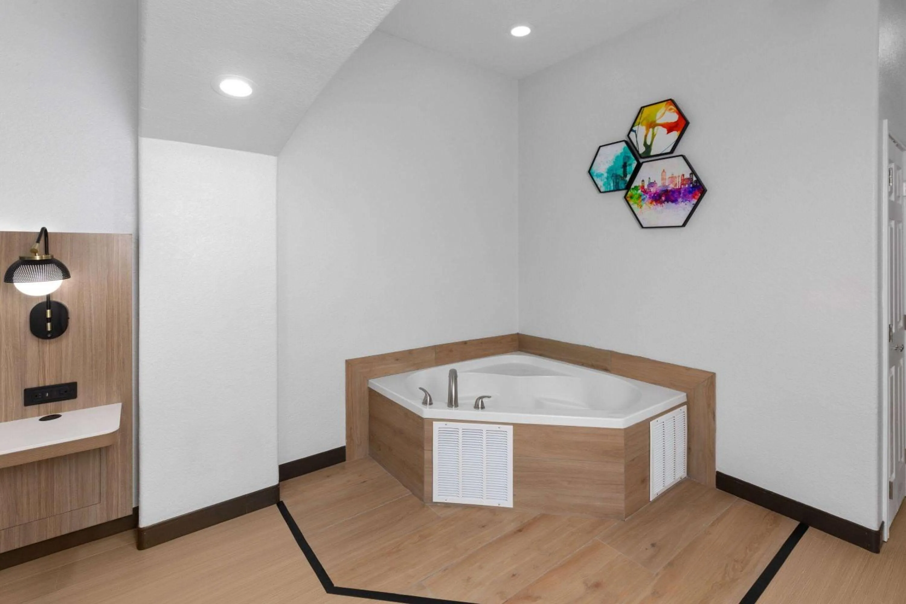 Bath in La Quinta by Wyndham San Antonio Northwest