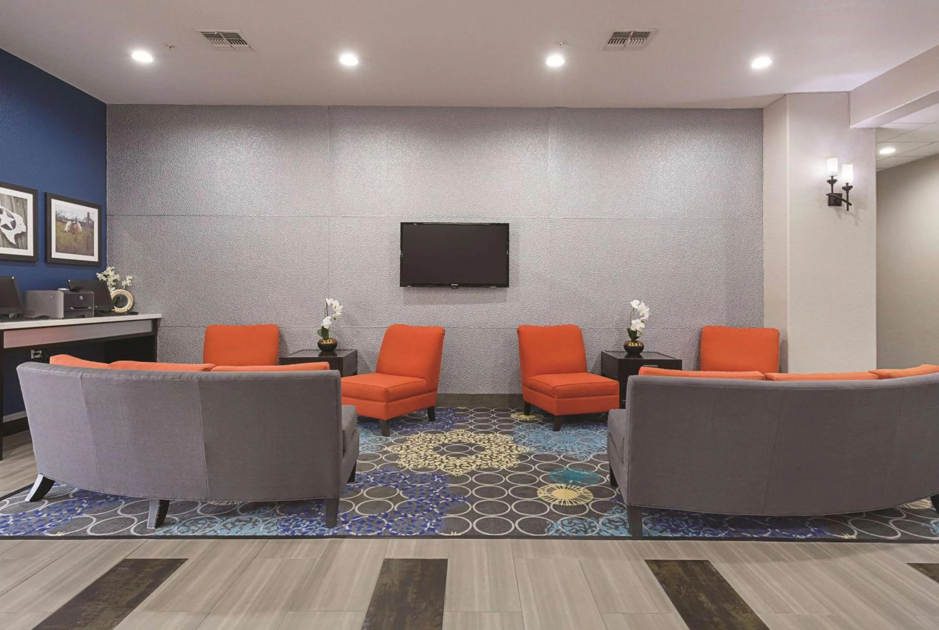 Lobby or reception in La Quinta by Wyndham San Antonio Northwest