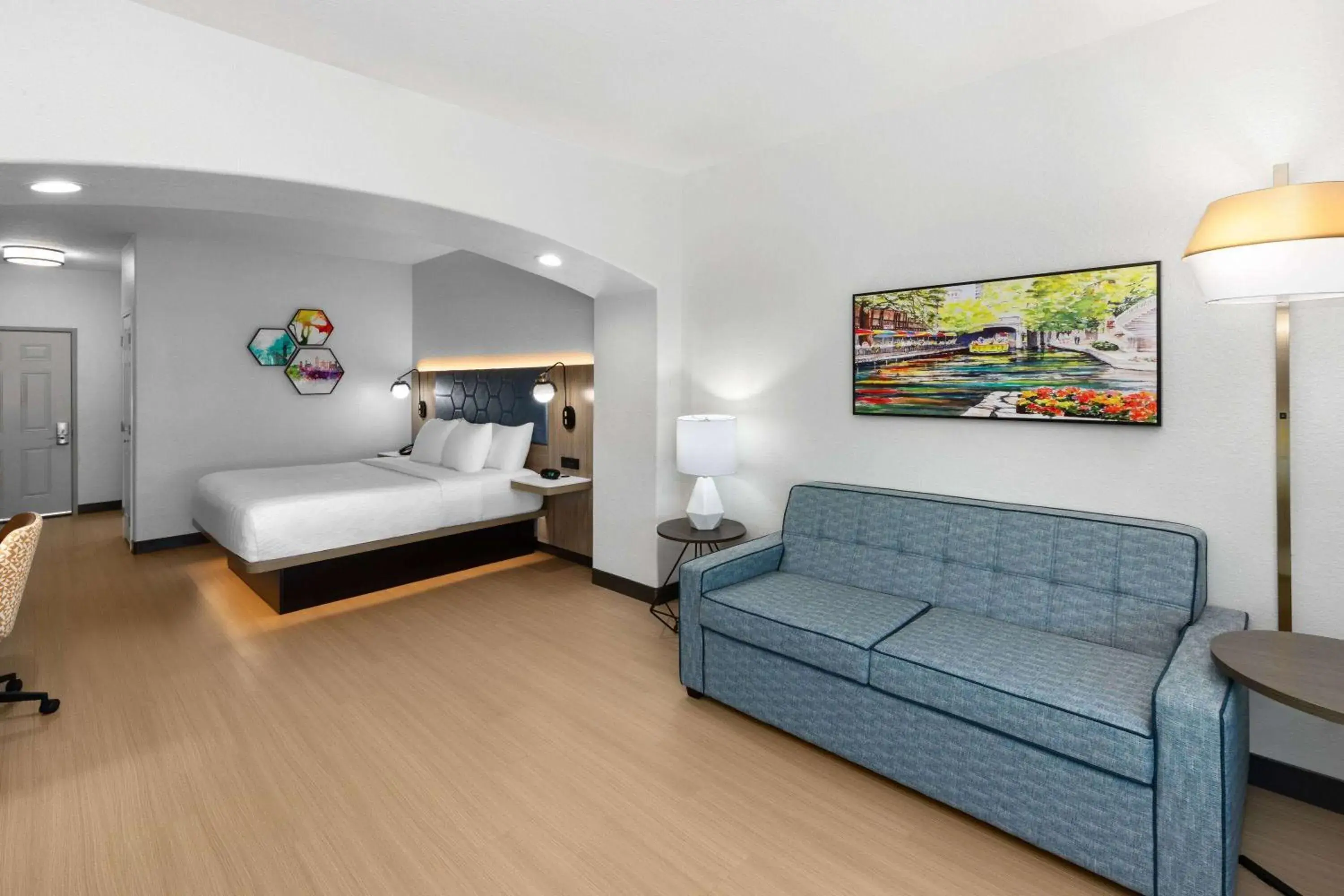 Photo of the whole room, Bed in La Quinta by Wyndham San Antonio Northwest Photo of the whole room, Bed in La Quinta by Wyndham San Antonio Northwest