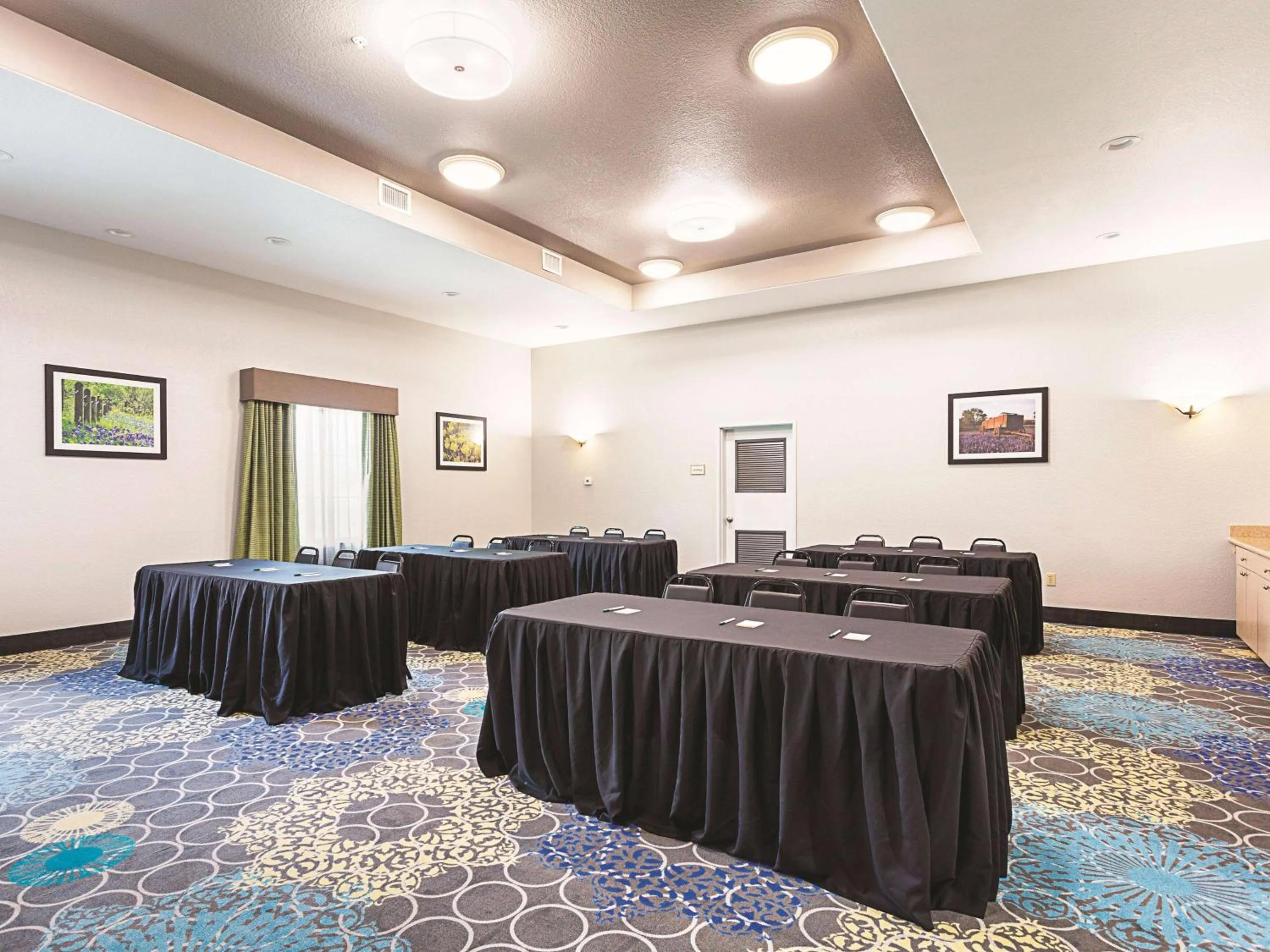 Meeting/conference room in La Quinta by Wyndham San Antonio Northwest