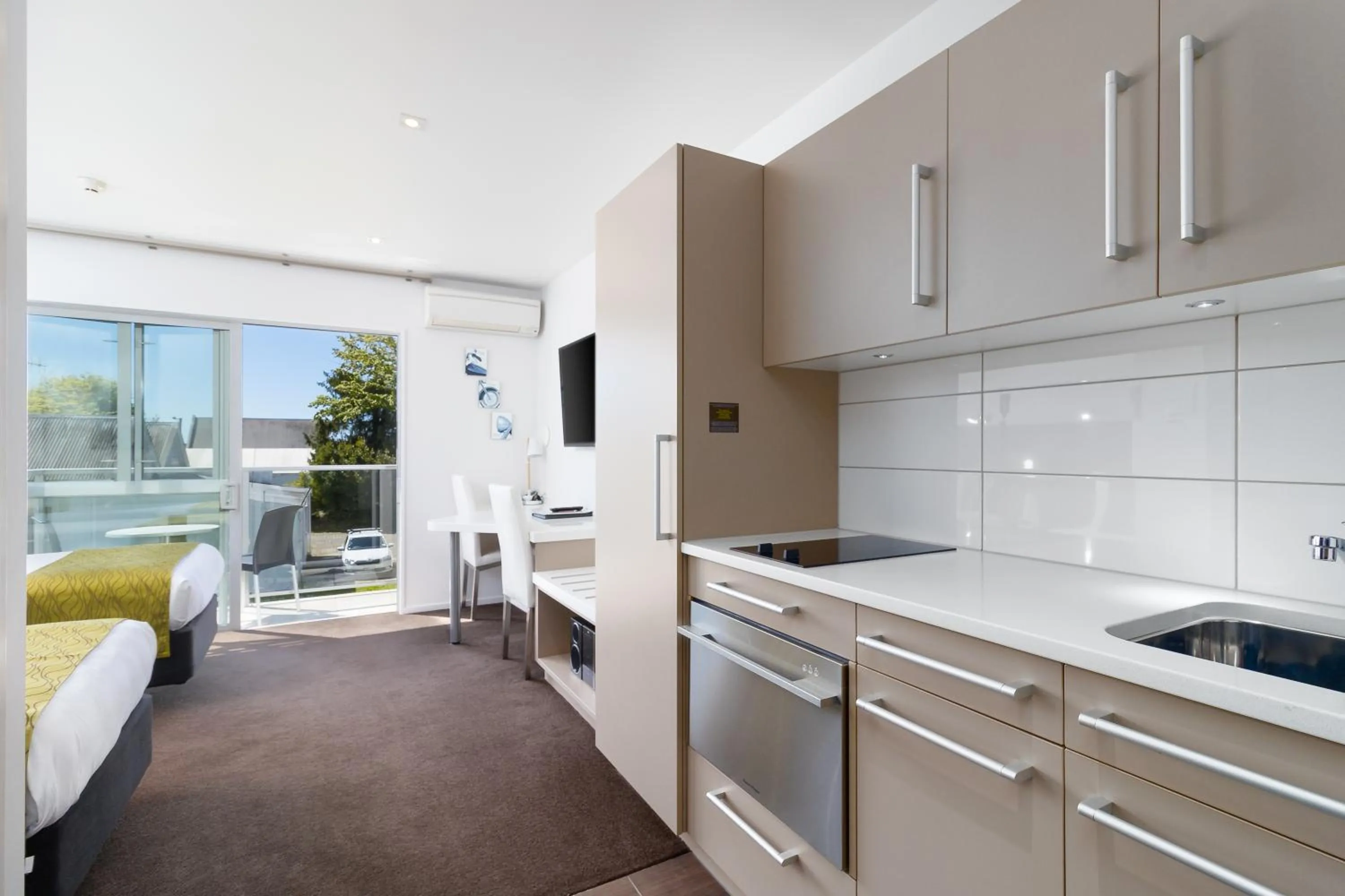 Kitchen or kitchenette in Century Park