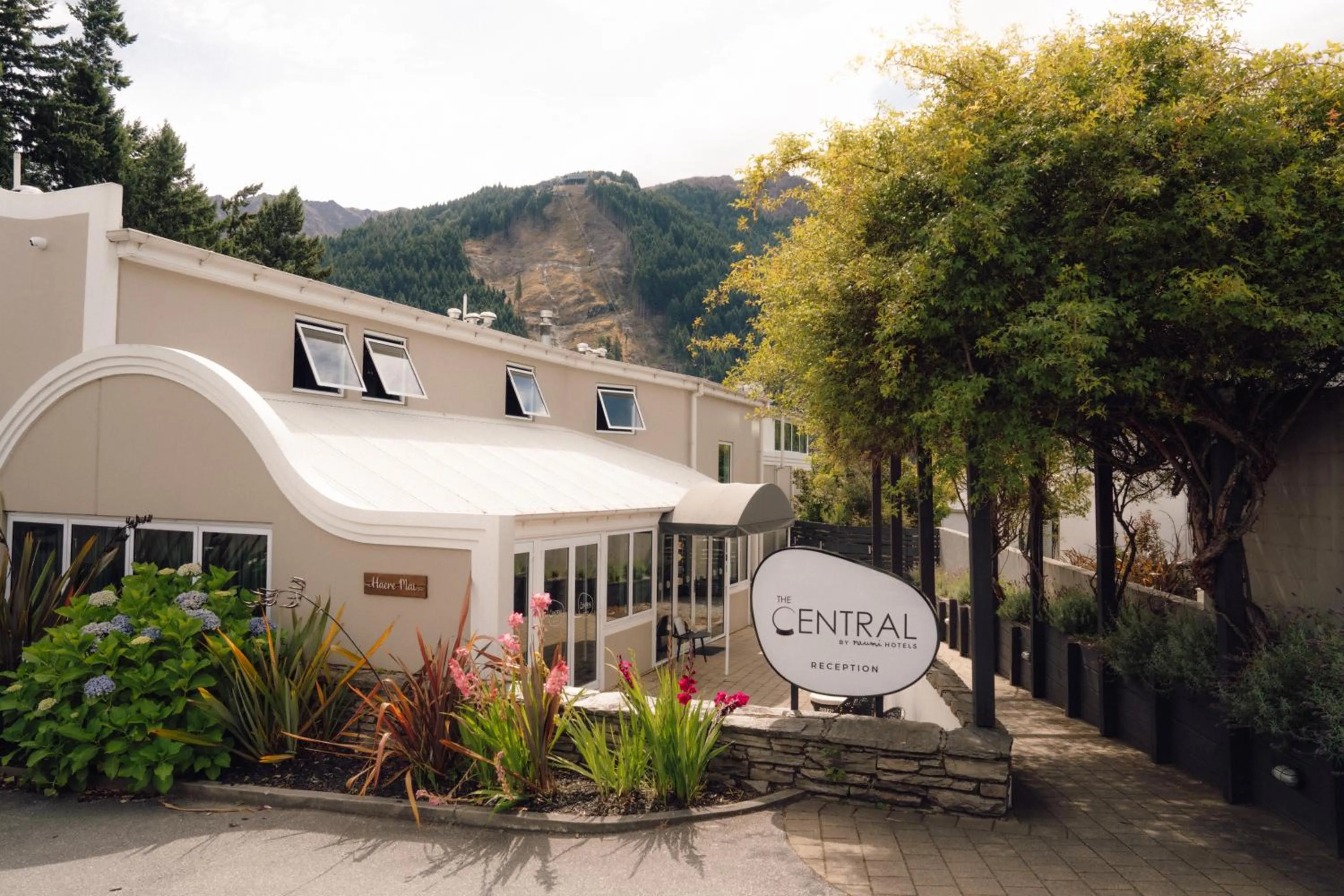 Property building in The Central Hotel Queenstown, A Naumi Chapter