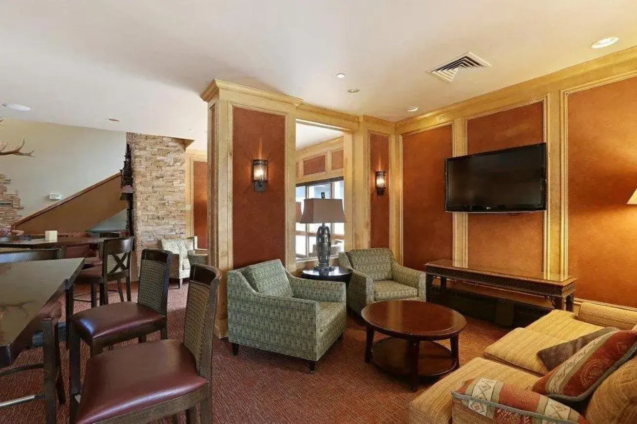 Lounge or bar in The Keystone Lodge and Spa by Keystone Resort Lounge or bar in The Keystone Lodge and Spa by Keystone Resort