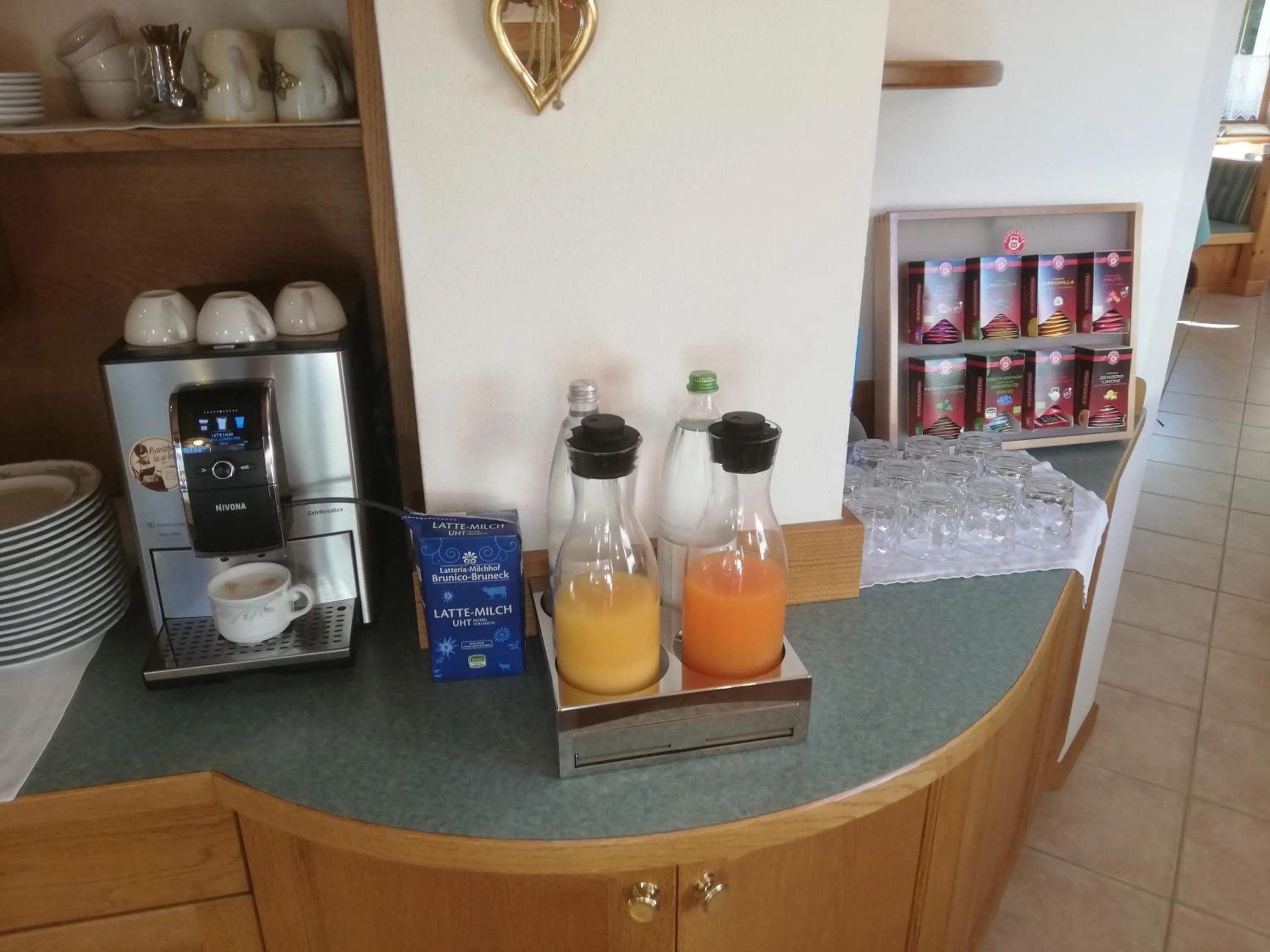 Coffee/tea facilities in Garnì Piz da L'Ander