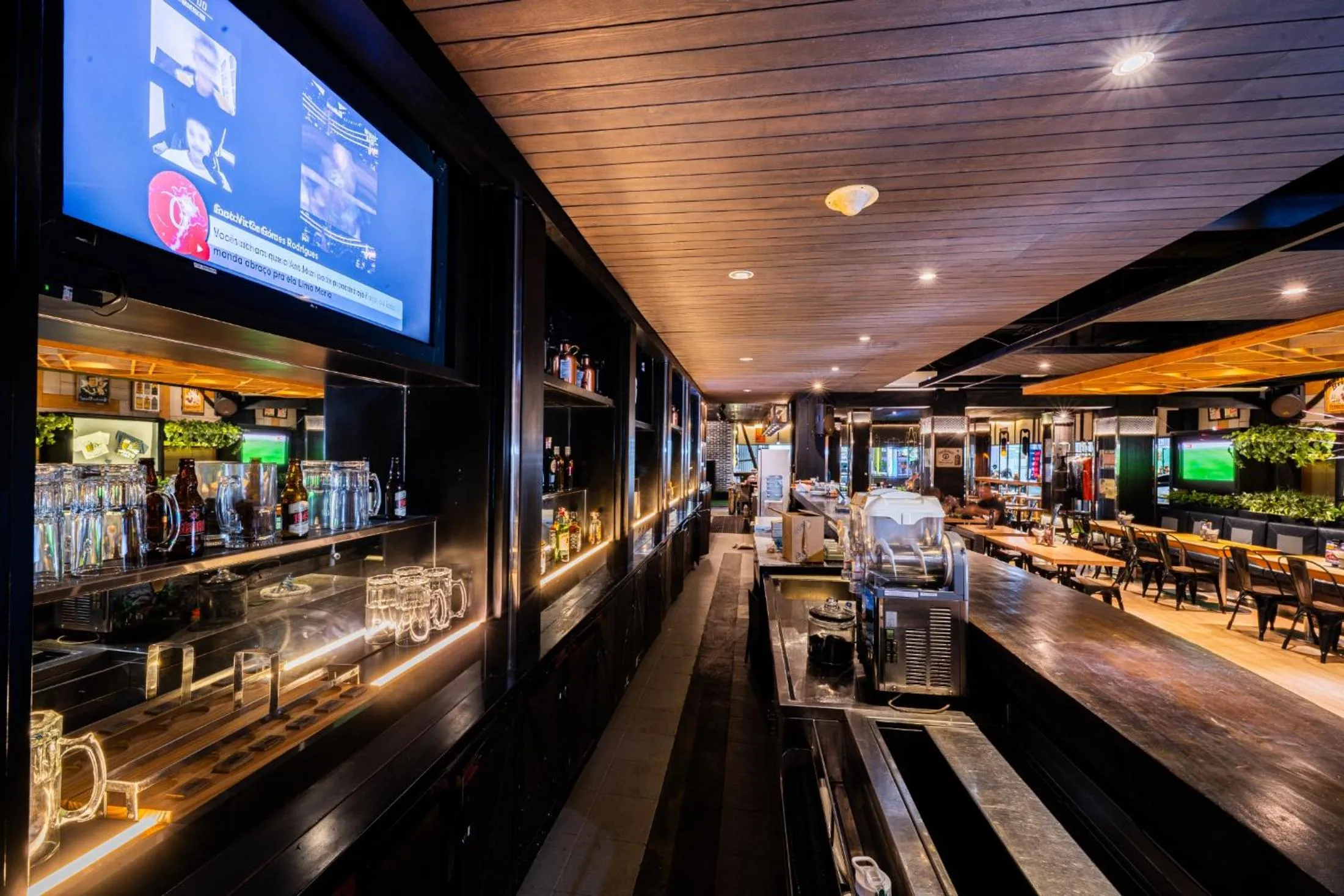 Restaurant/places to eat in Stark Boutique Hotel and Spa