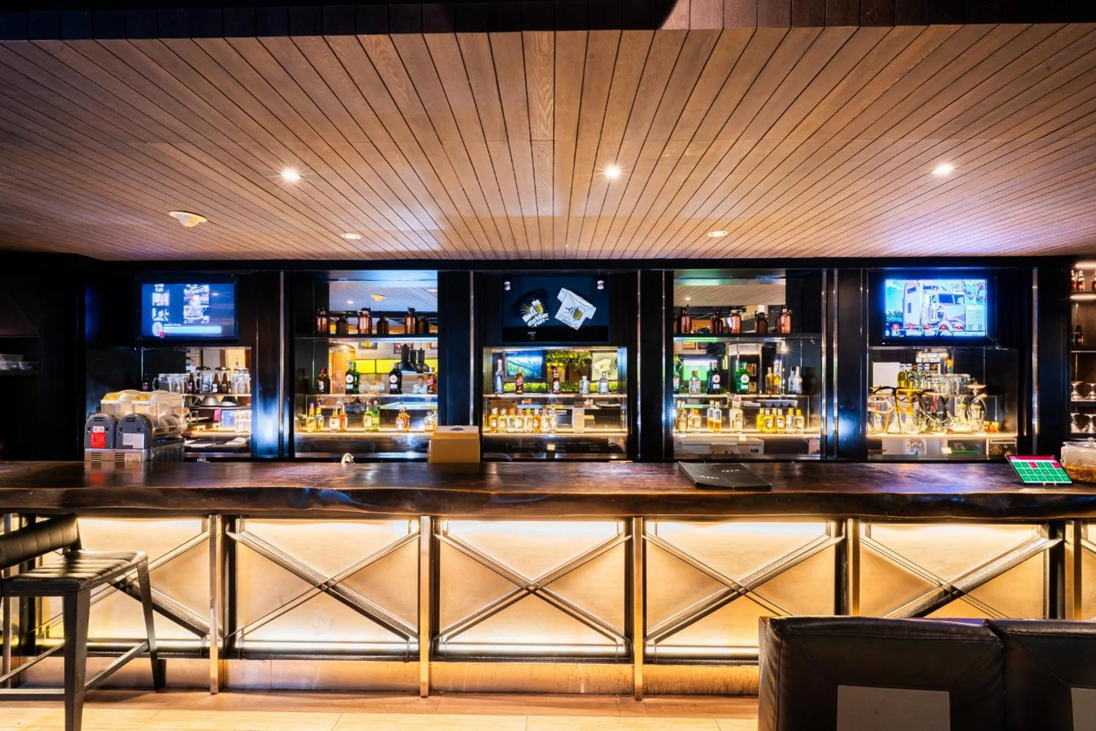 Restaurant/places to eat in Stark Boutique Hotel and Spa