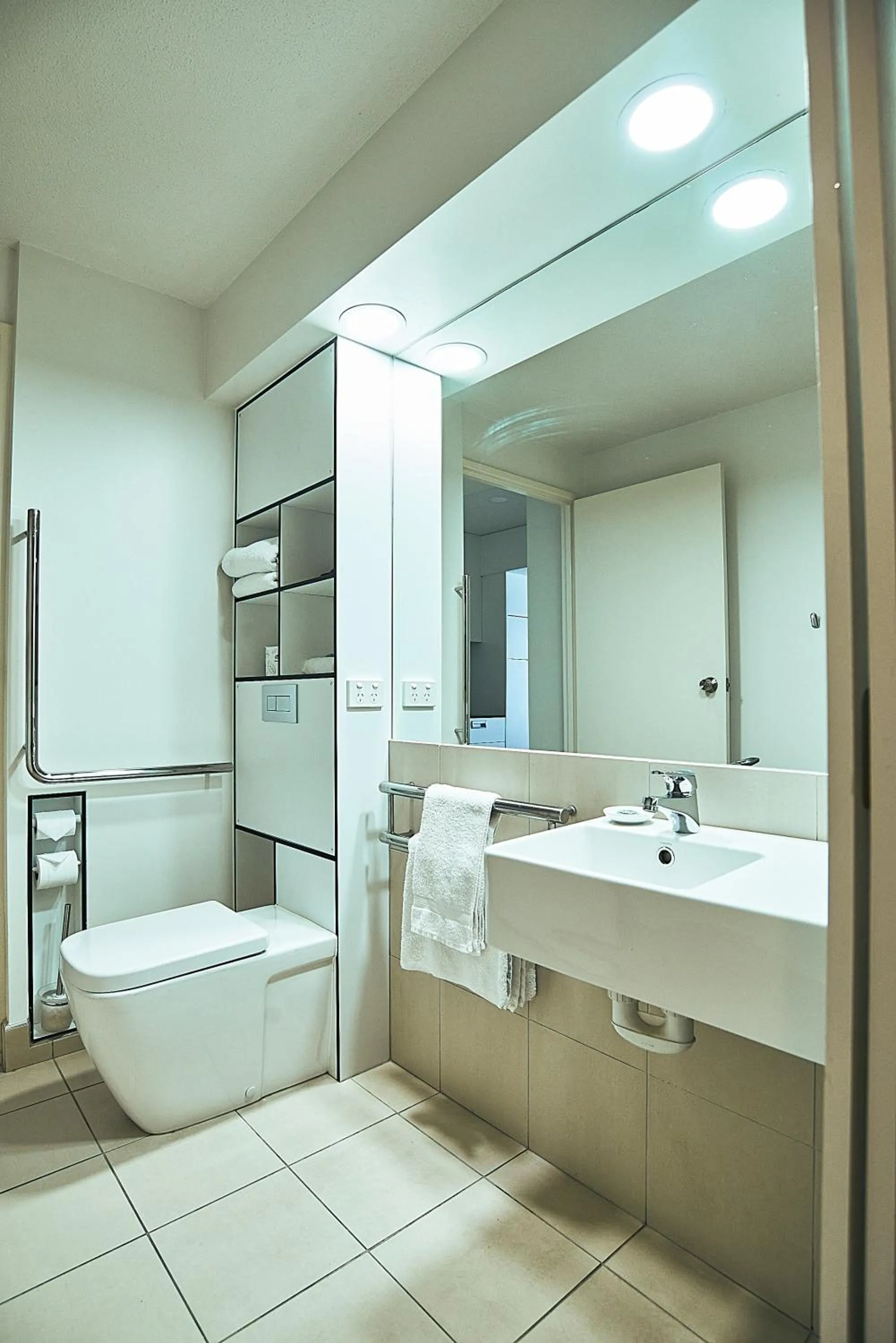 Toilet in Salamanca Inn