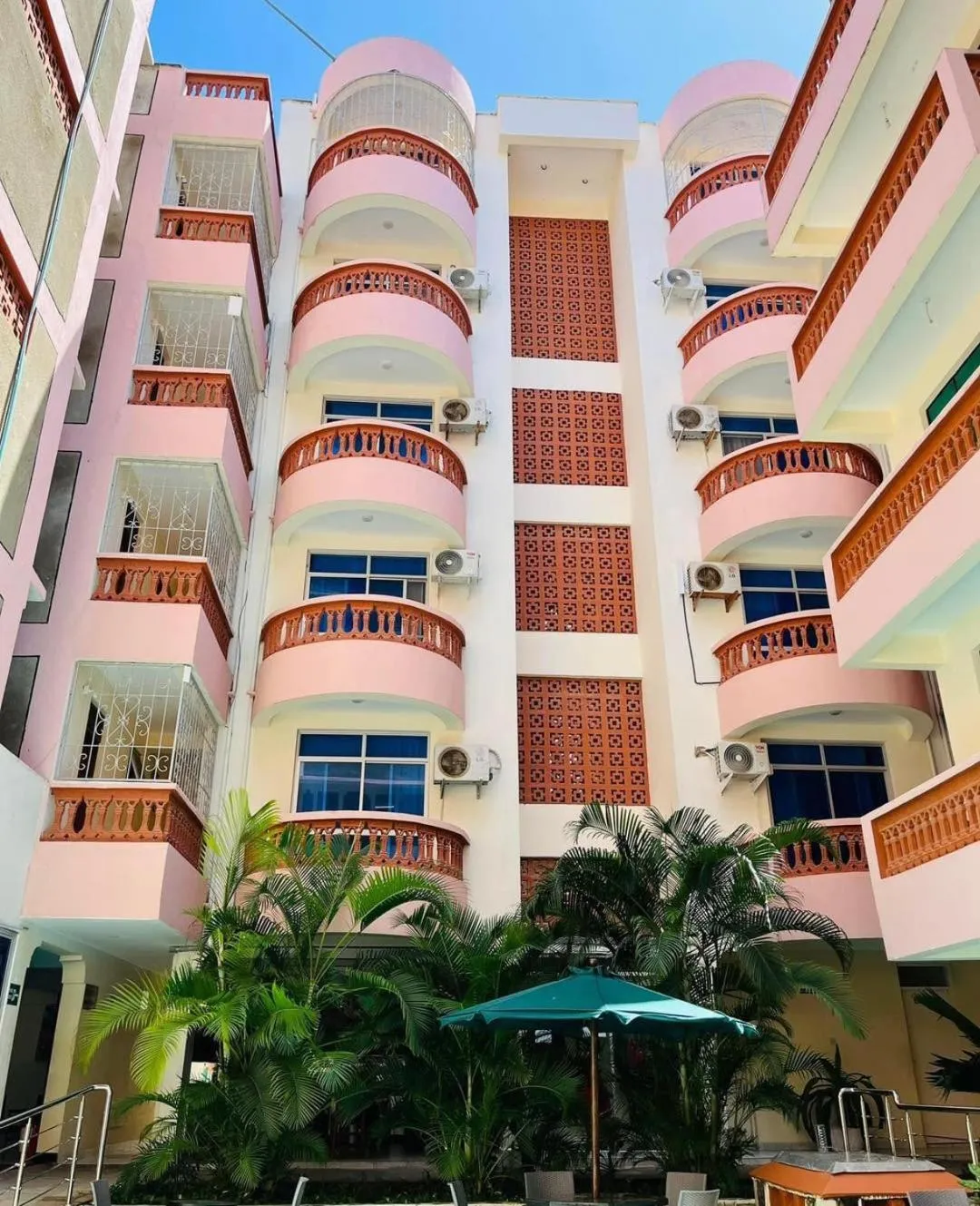 Property building in Merry Villa Hotel & Apartments