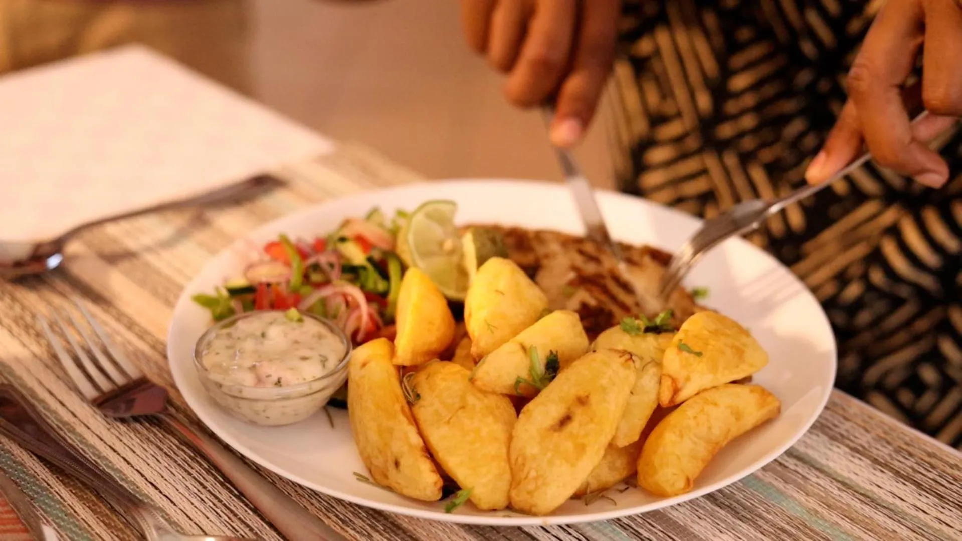 Restaurant/places to eat in Merry Villa Hotel & Apartments