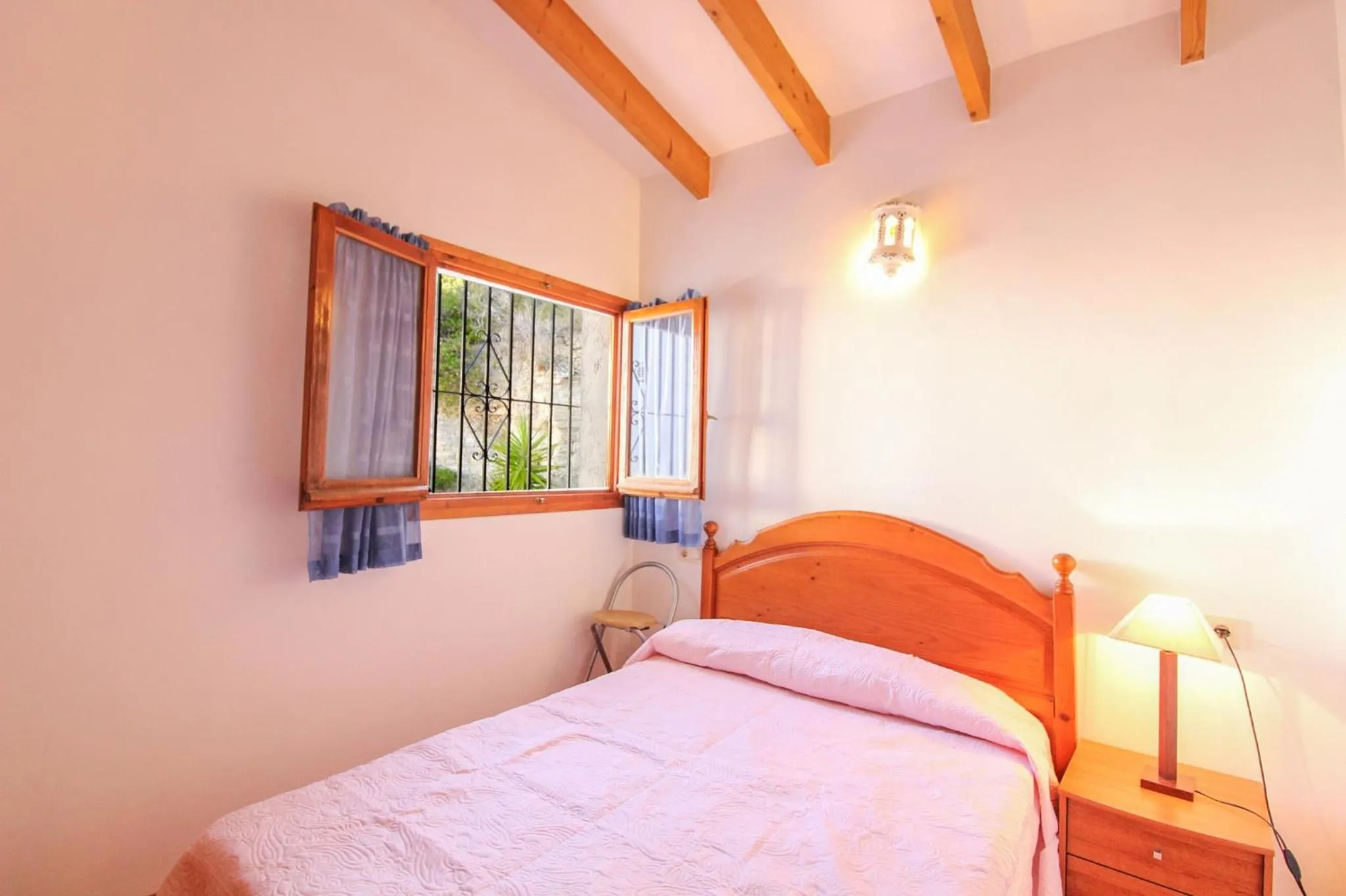 Property building, Bed in Villa Cucarres 0705