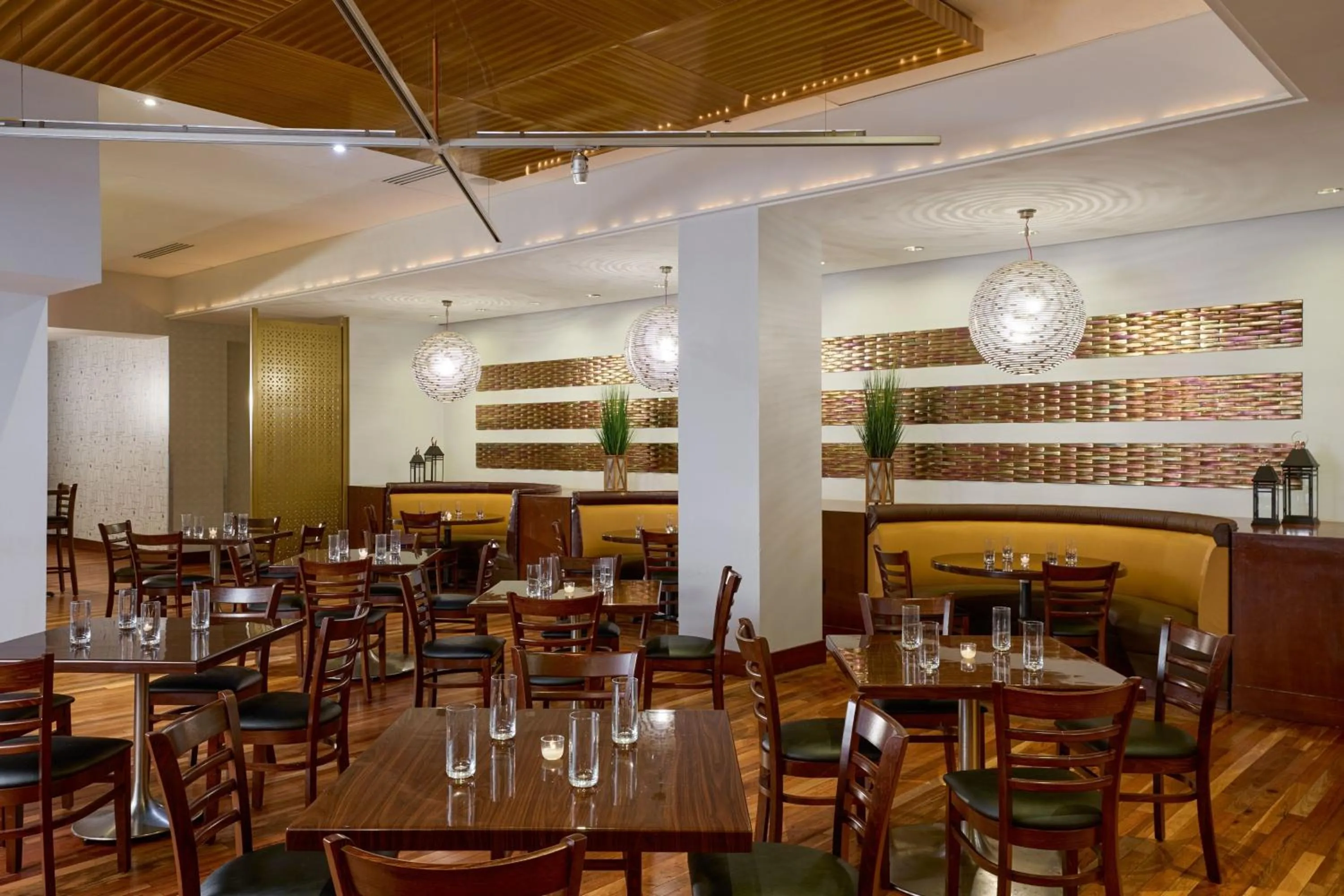 Restaurant/places to eat in Philadelphia Marriott Downtown