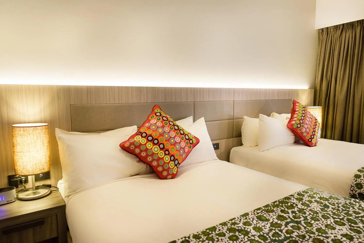 Bedroom, Bed in Desert Gardens Hotel