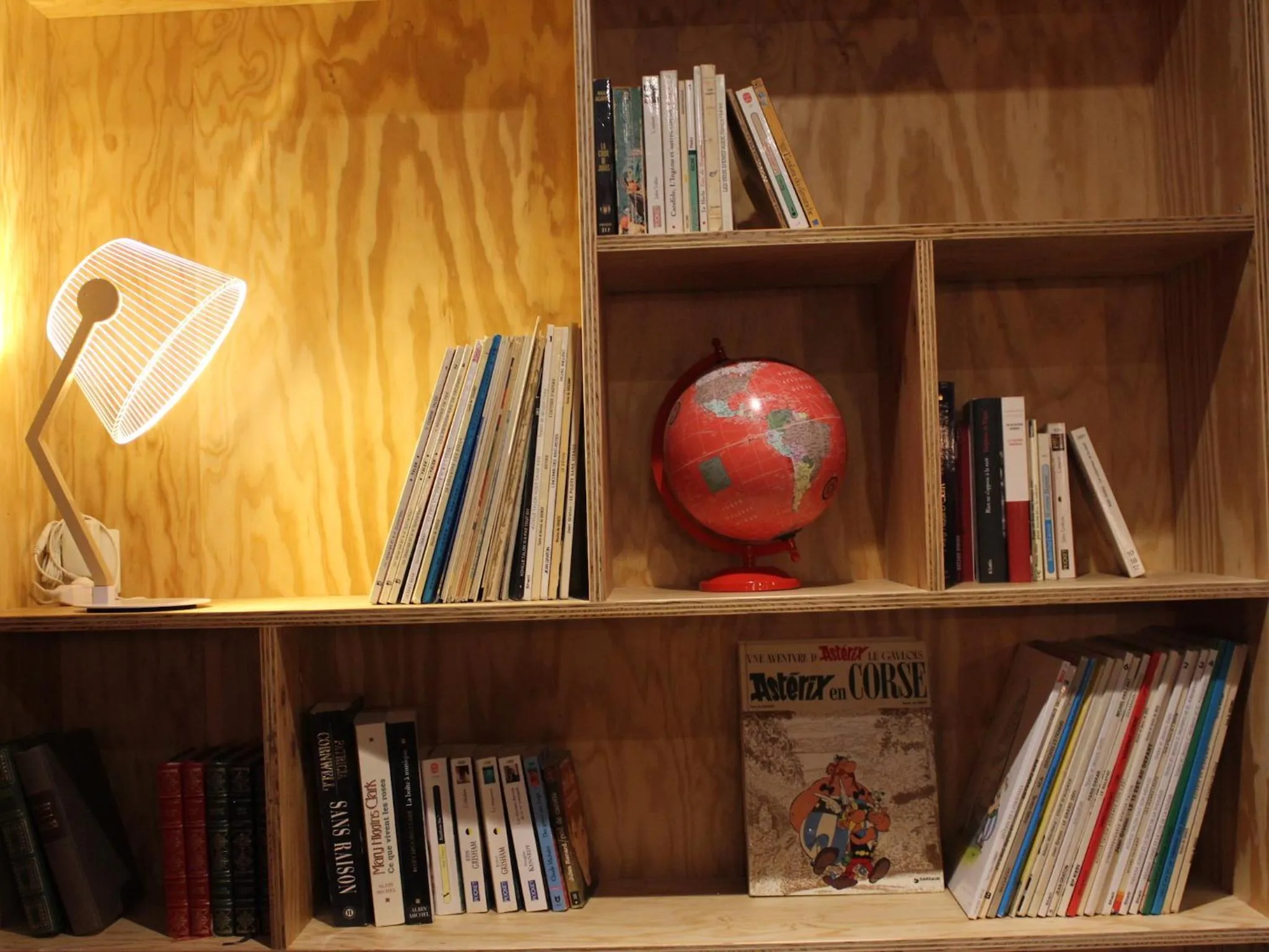 Communal lounge/ TV room in Eklo Hotels Lille