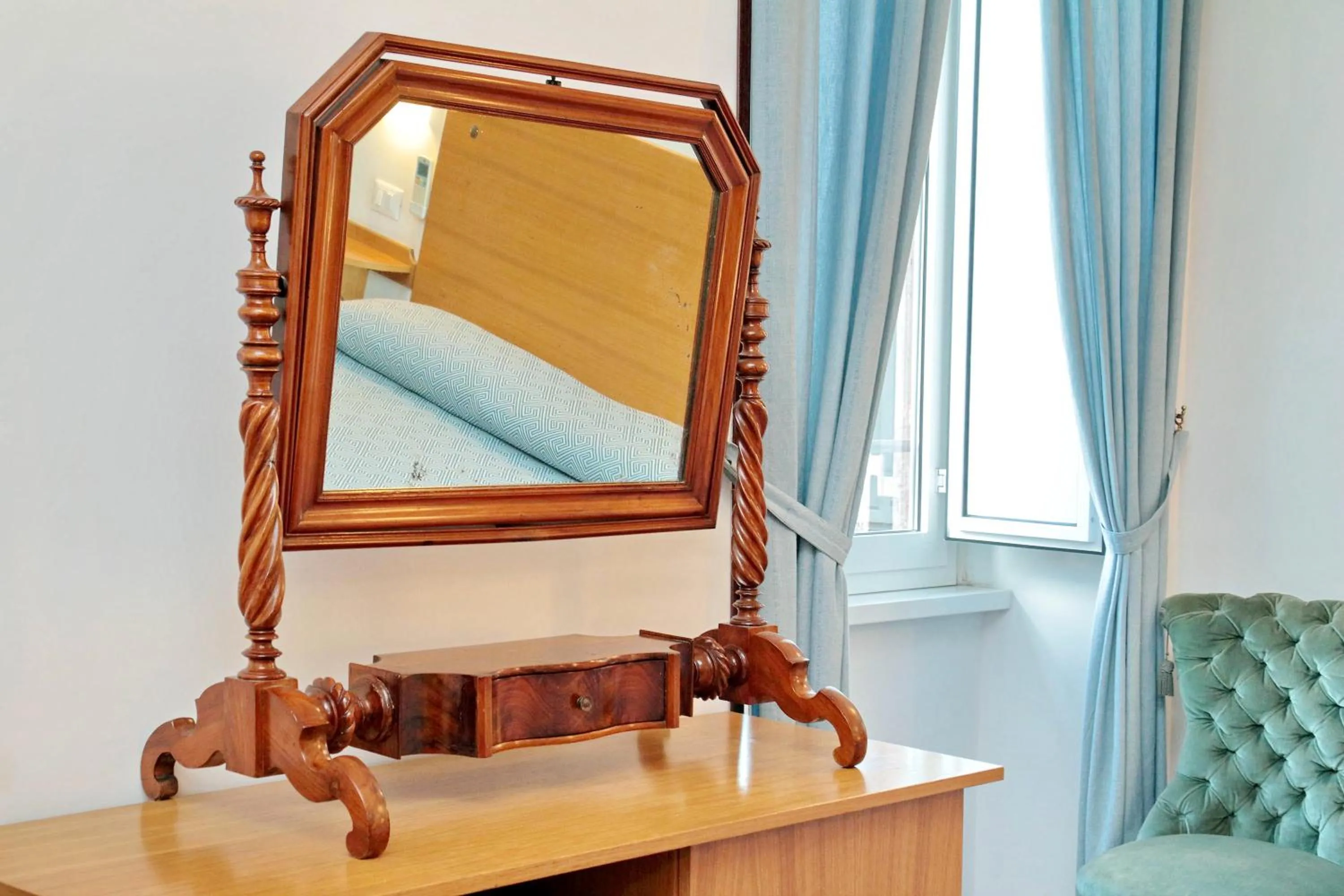 Decorative detail in Sonnino Suite