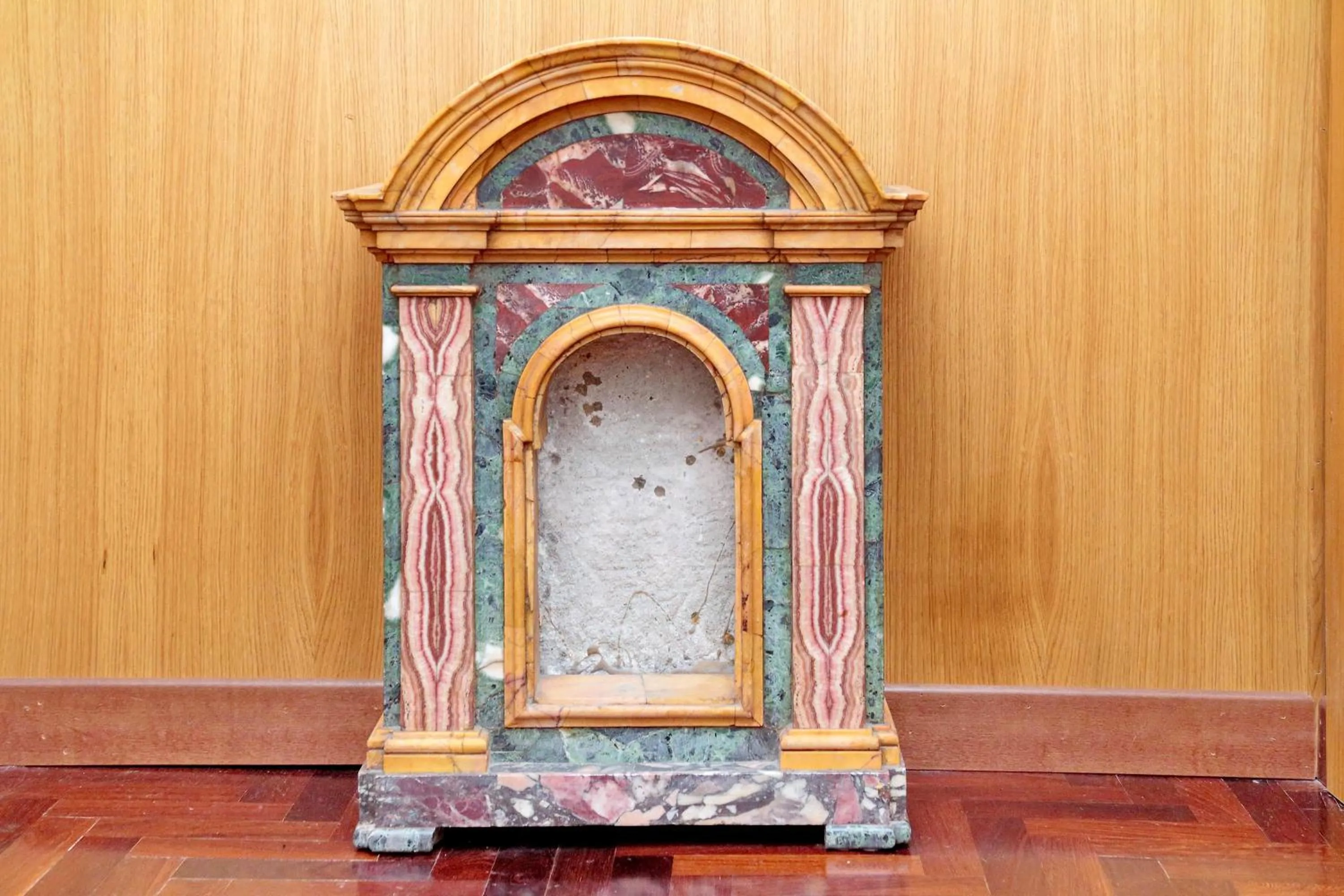 Decorative detail in Sonnino Suite