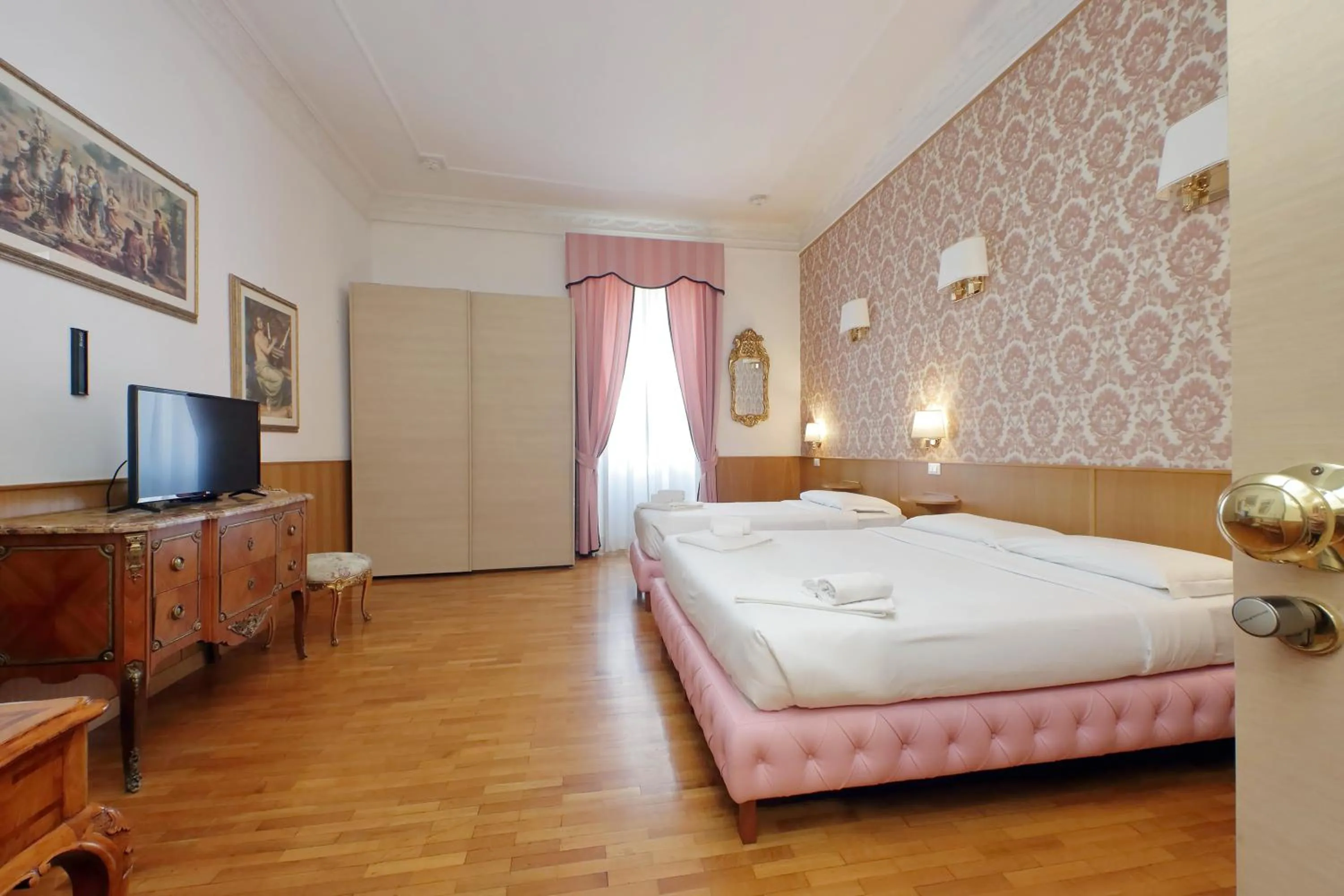 Bed in Sonnino Suite