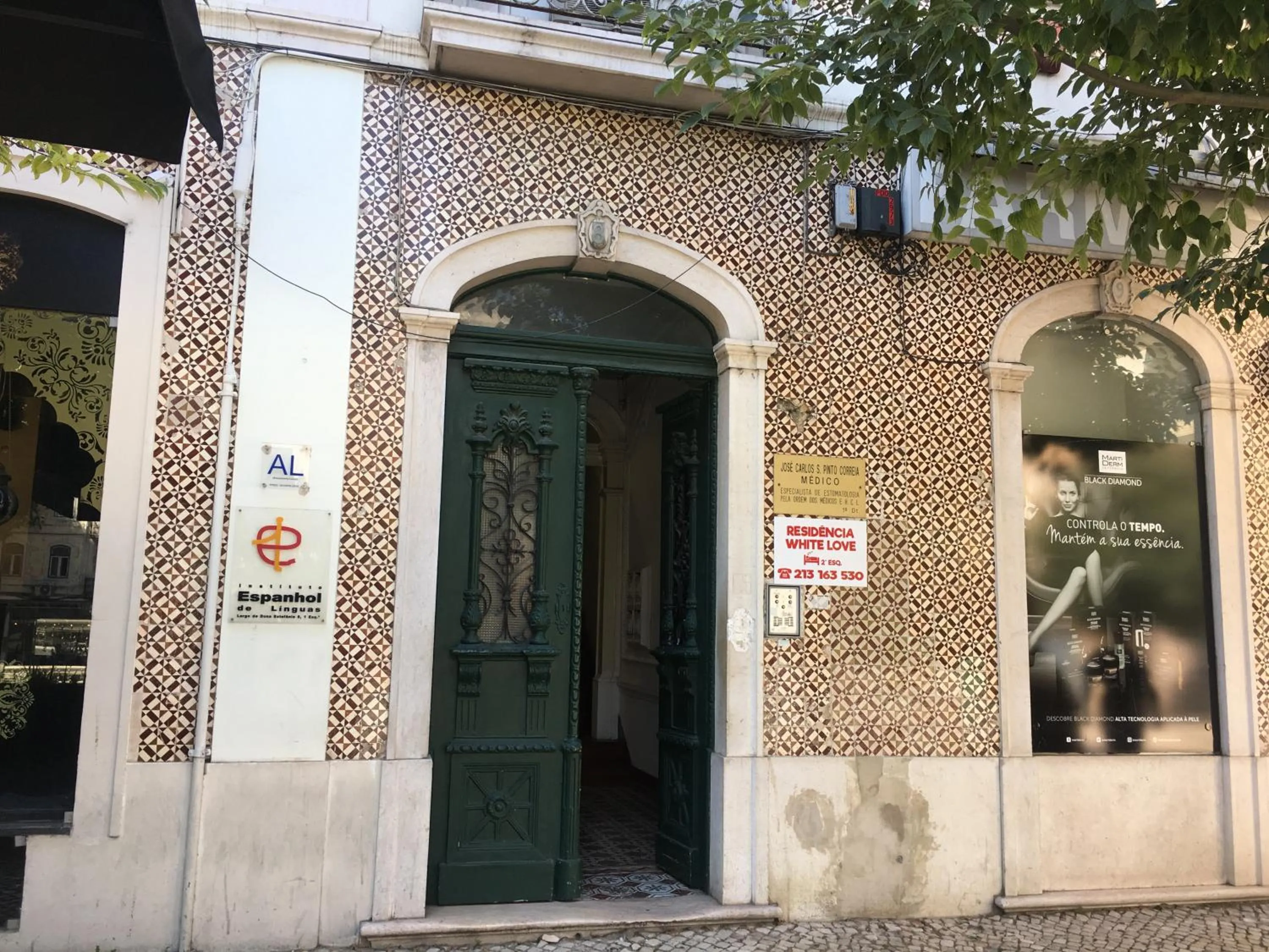 Facade/entrance in Residencia Whitelove