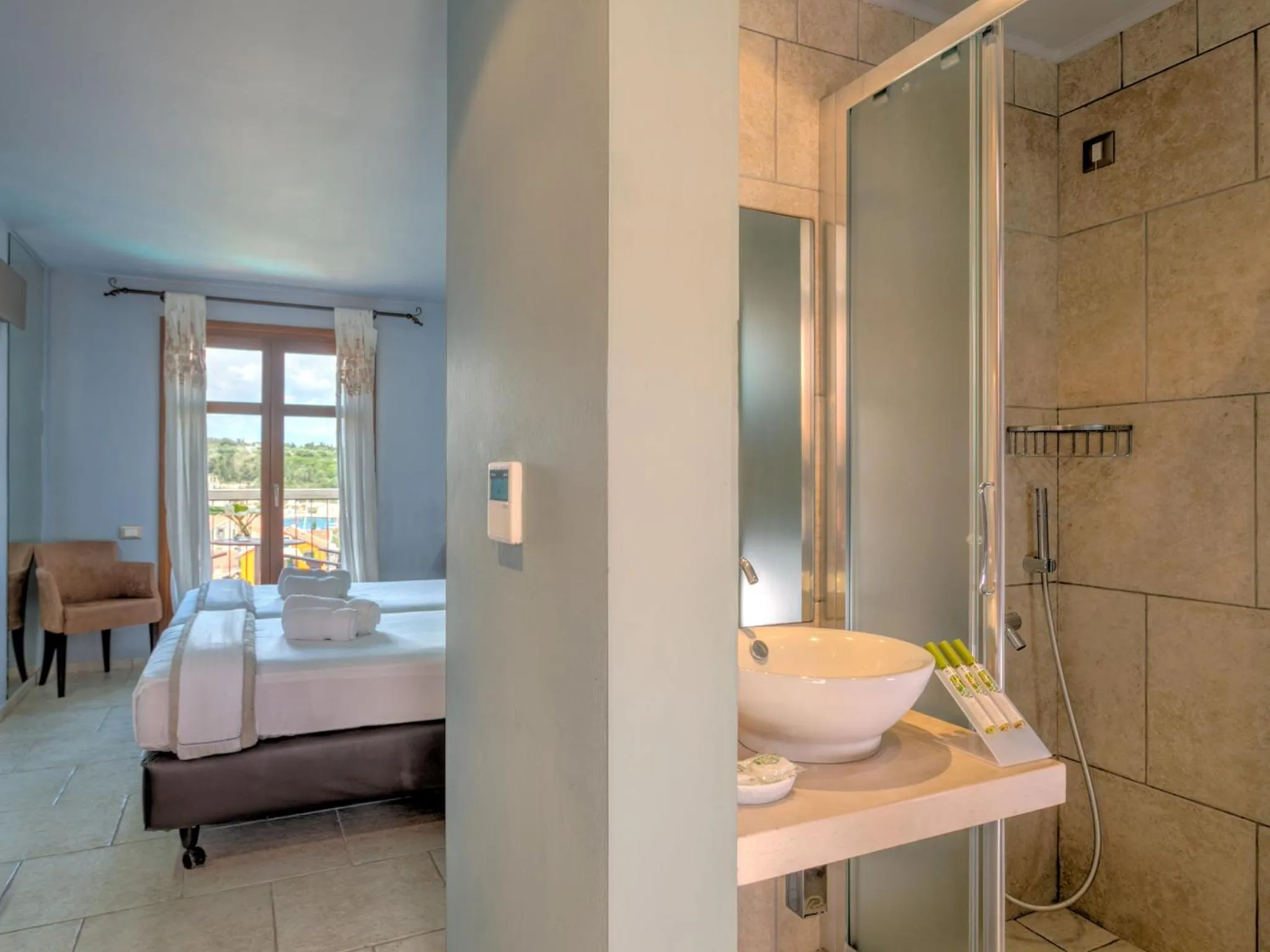 Bathroom, Bed in Fiscardo Bay Hotel