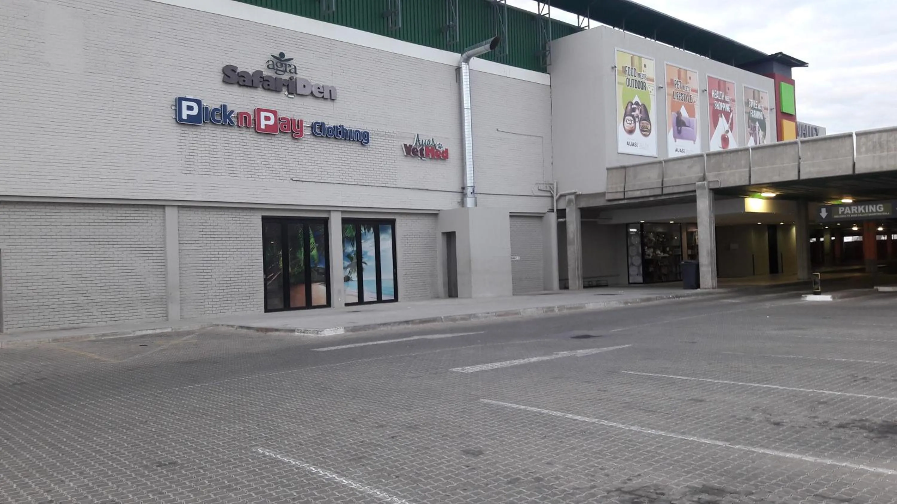 Shopping Area in Self-catering Studio, Unit 6 on Krupp