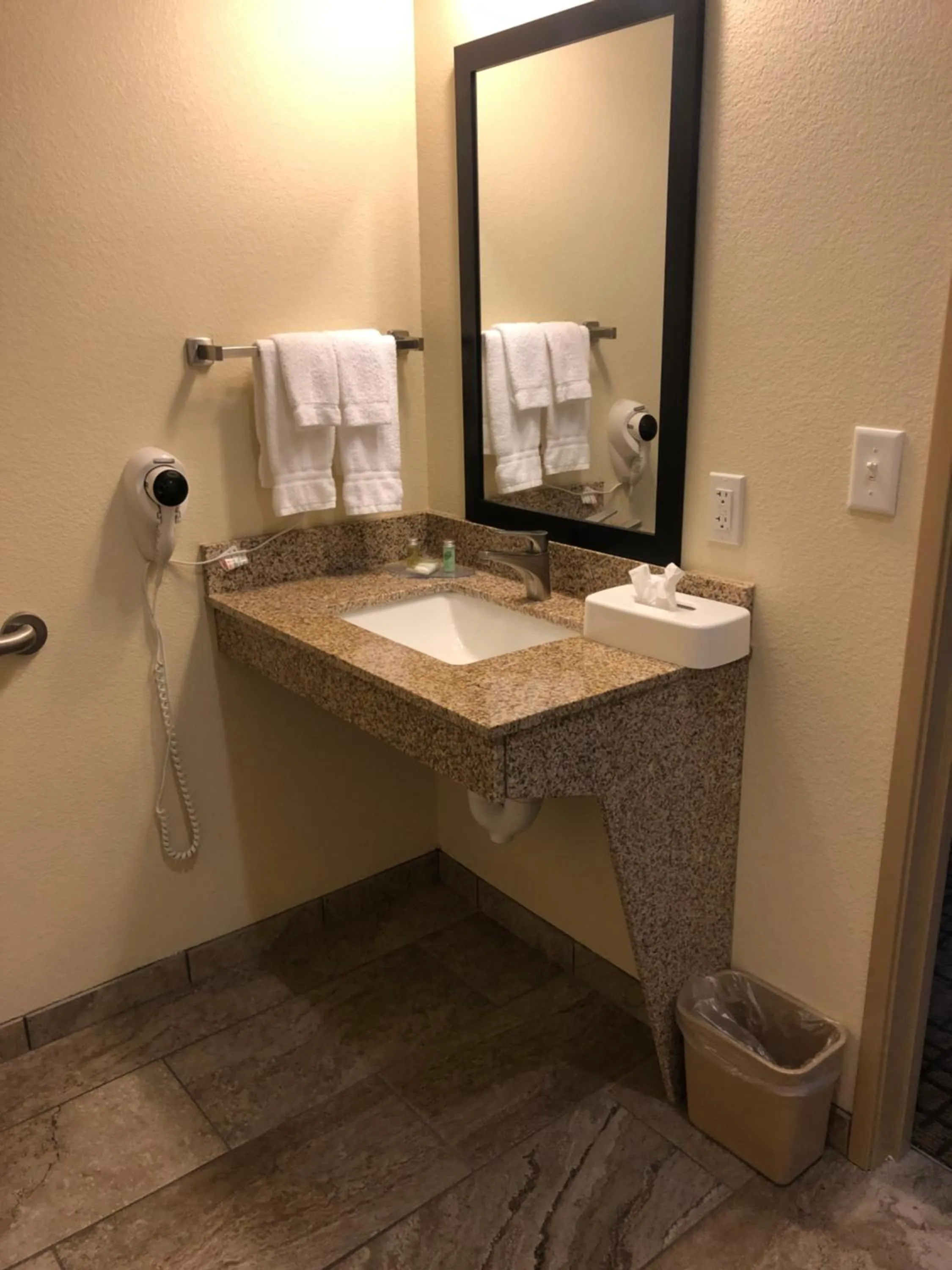 Bathroom in Cobblestone Hotel & Suites - Paxton