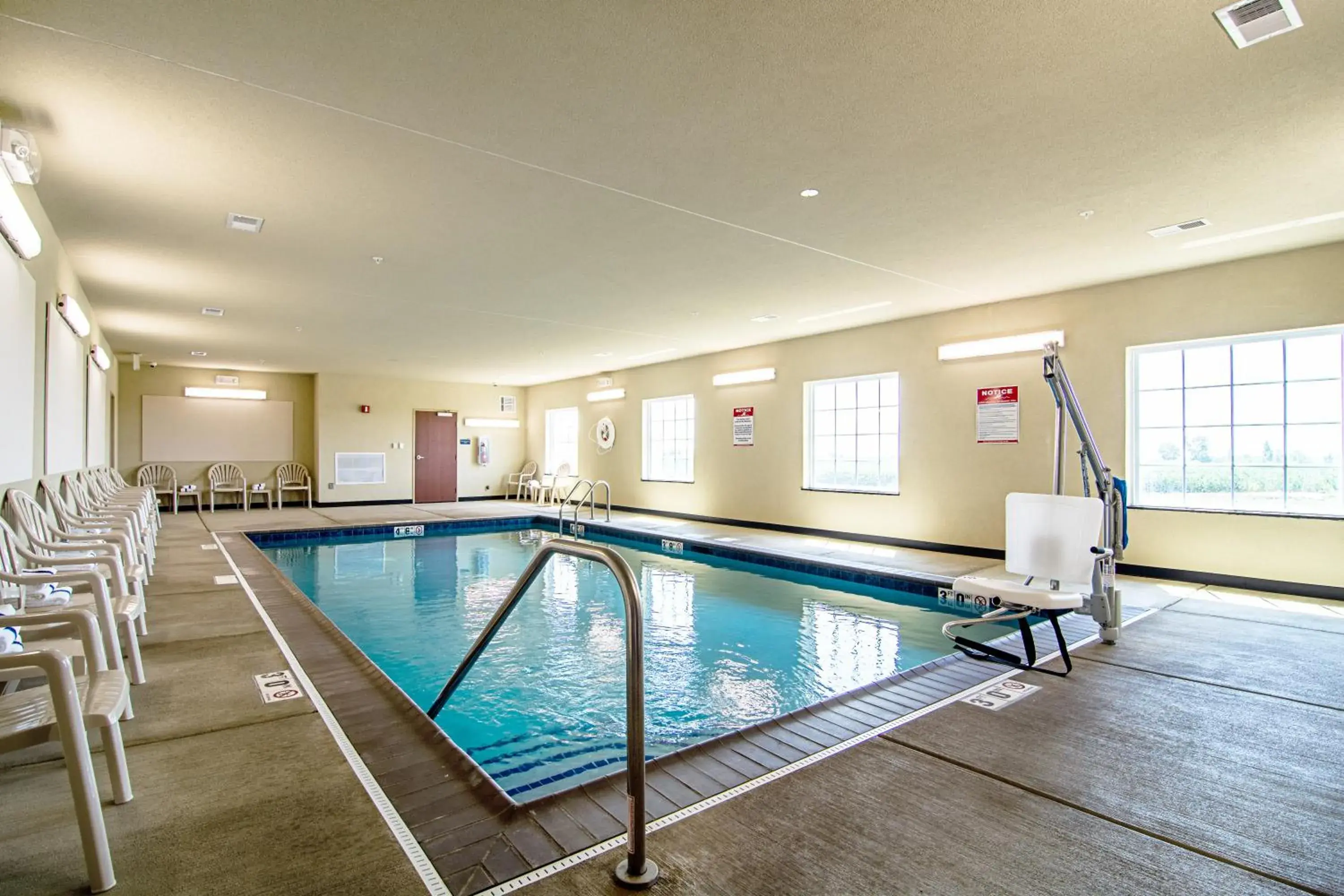 Swimming pool in Cobblestone Hotel & Suites - Paxton Swimming pool in Cobblestone Hotel & Suites - Paxton