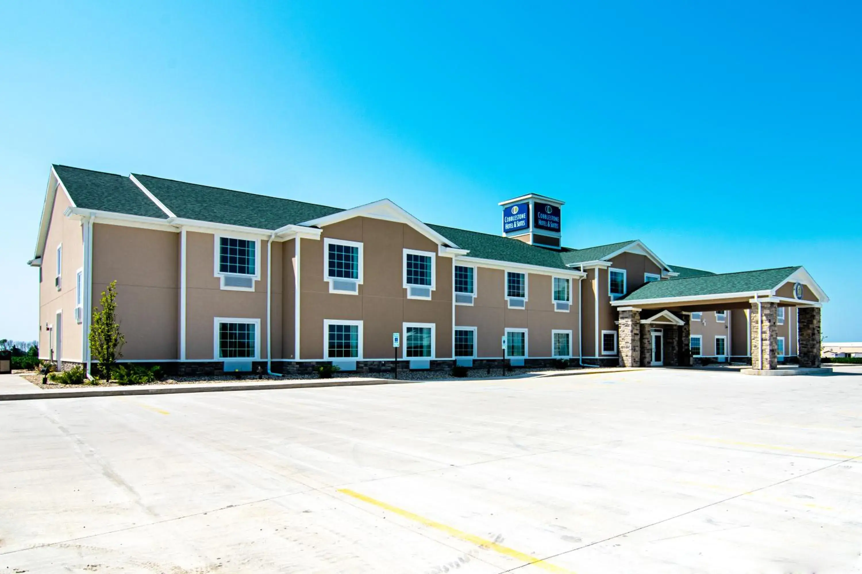 Property building in Cobblestone Hotel & Suites - Paxton Property building in Cobblestone Hotel & Suites - Paxton