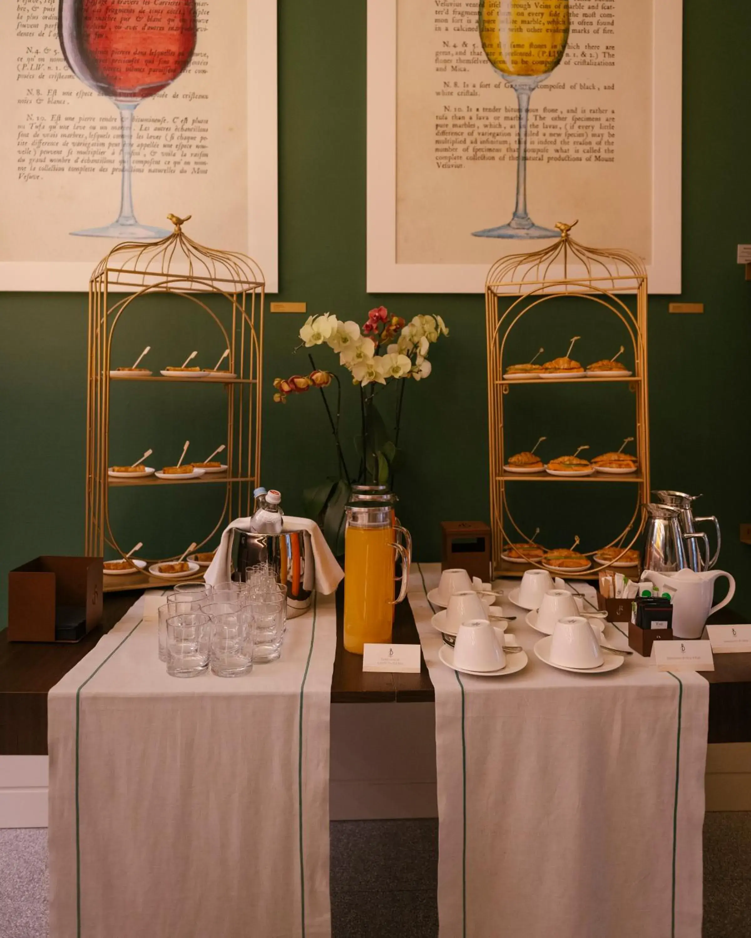 Lounge or bar in De Bonart Naples, Curio Collection By Hilton Lounge or bar in De Bonart Naples, Curio Collection By Hilton