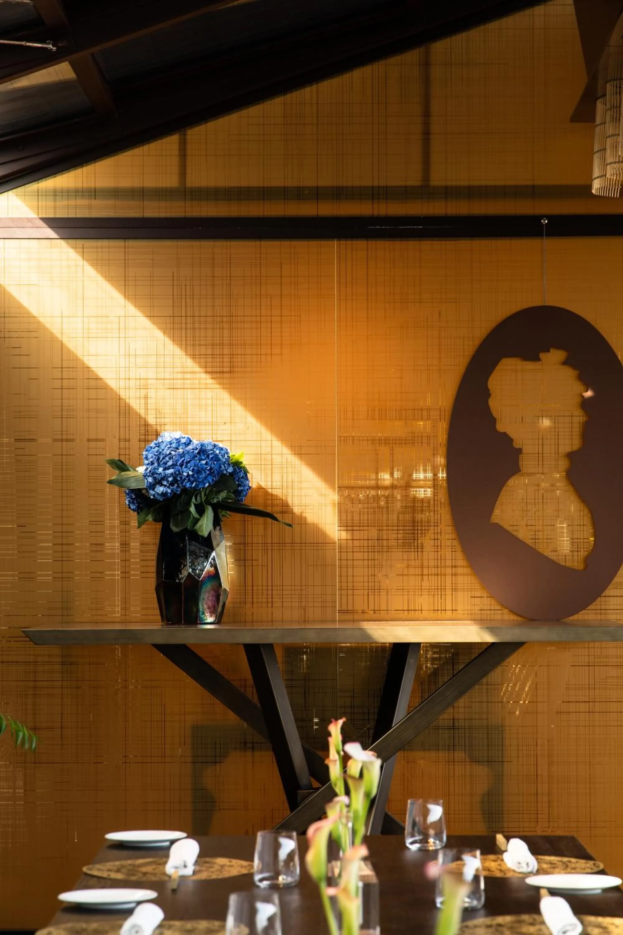 Restaurant/places to eat in De Bonart Naples, Curio Collection By Hilton