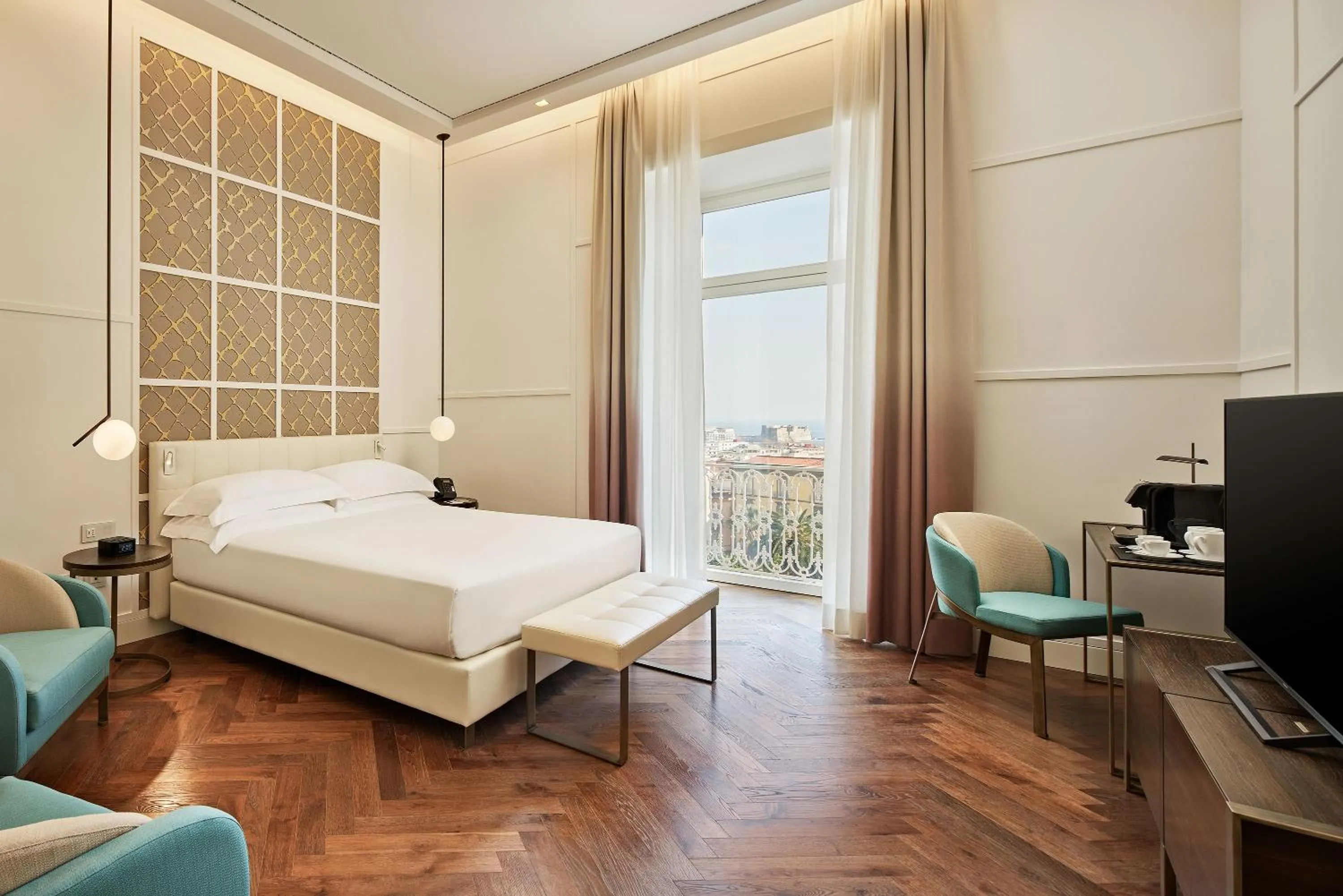 Bedroom, Bed in De Bonart Naples, Curio Collection By Hilton