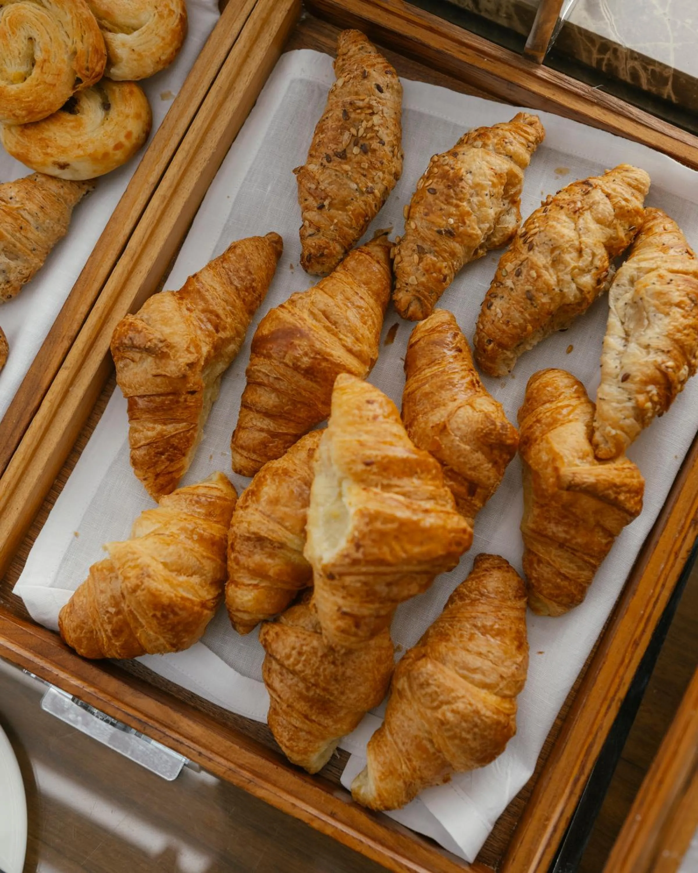 Breakfast in De Bonart Naples, Curio Collection By Hilton