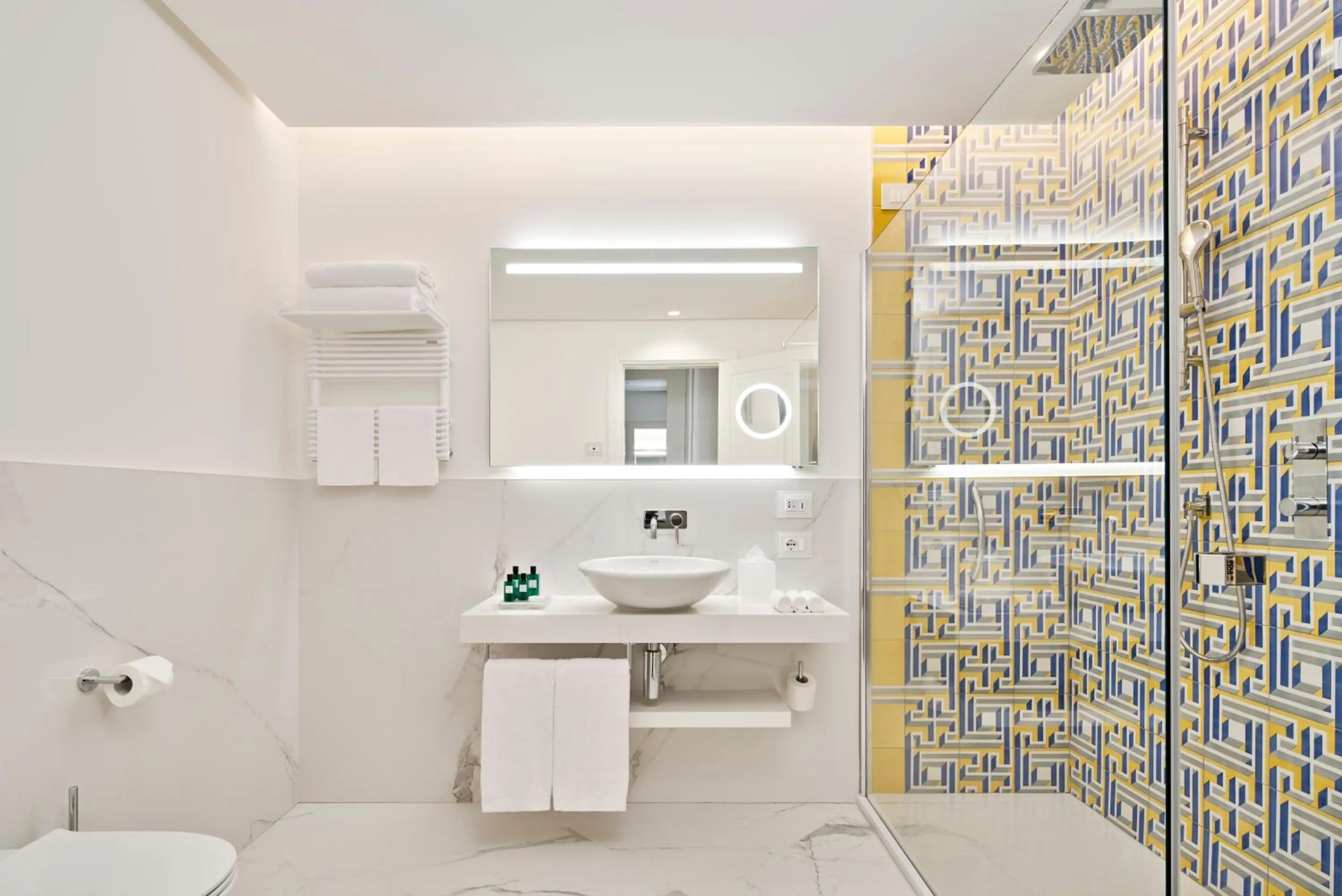 Bathroom in De Bonart Naples, Curio Collection By Hilton