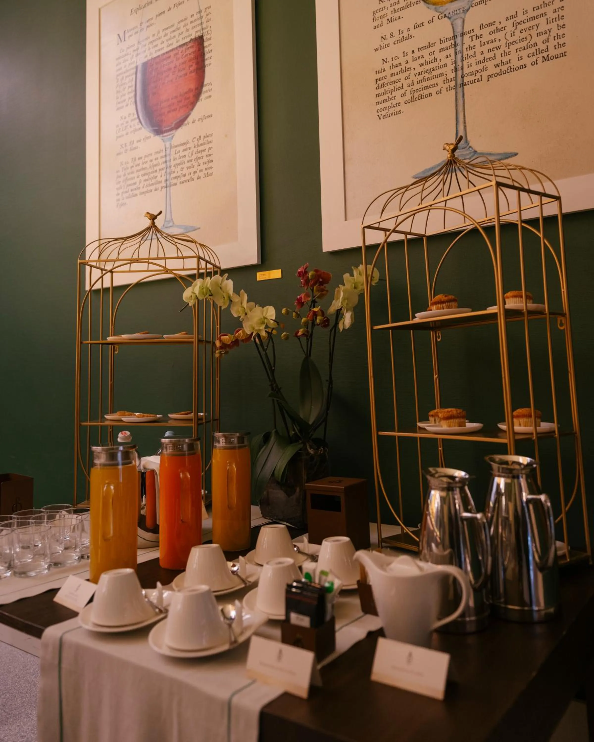 Lounge or bar in De Bonart Naples, Curio Collection By Hilton