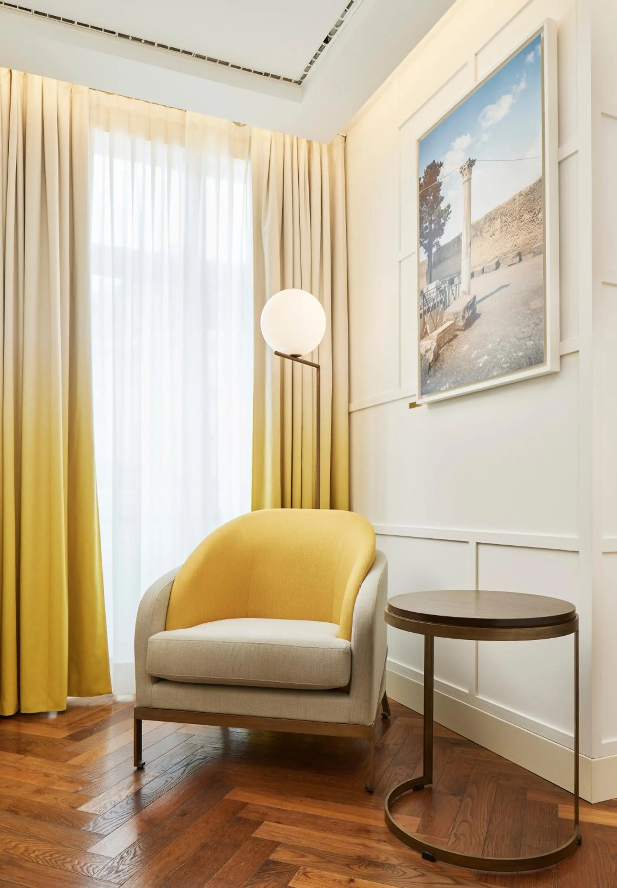 Seating area in De Bonart Naples, Curio Collection By Hilton