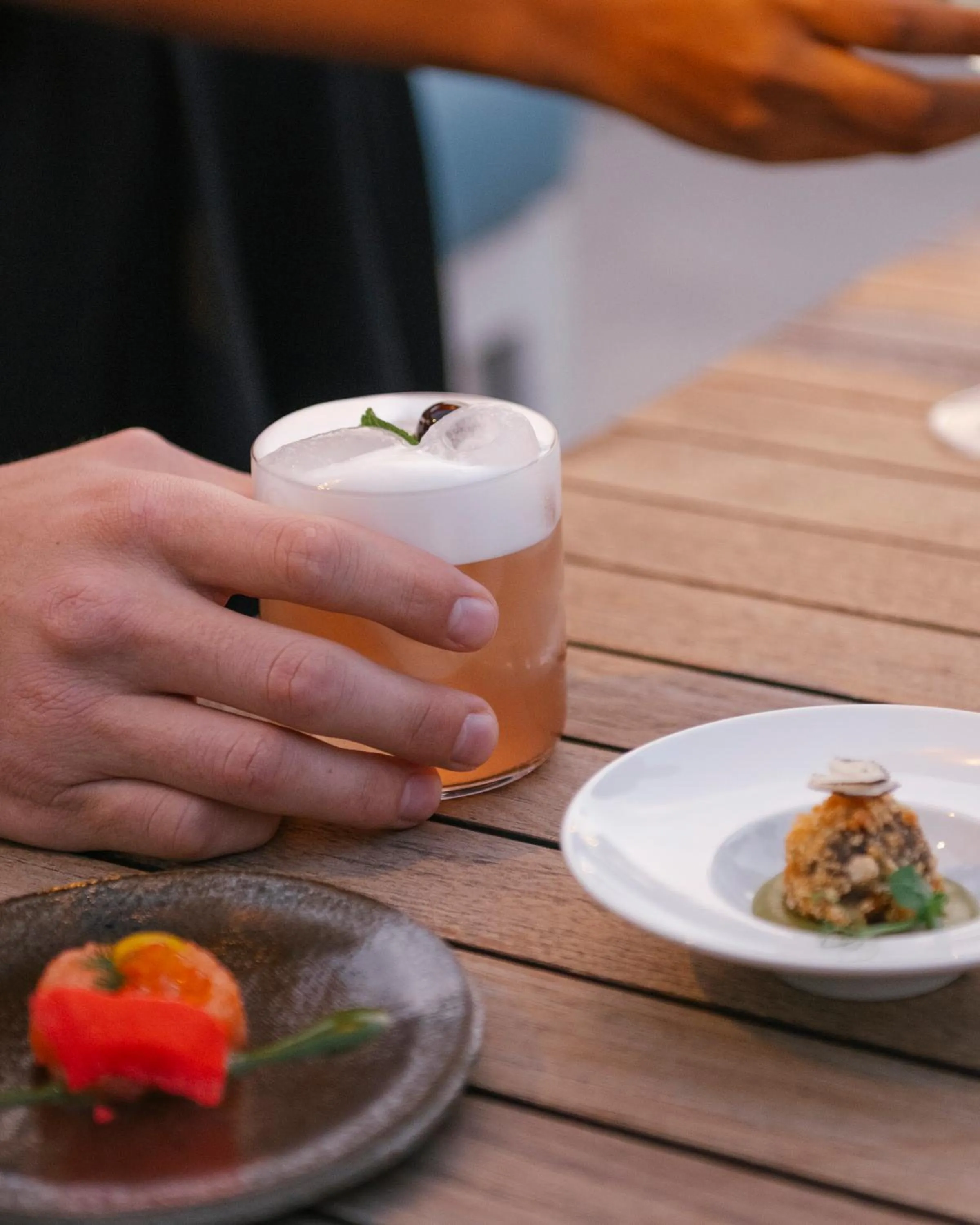 Lounge or bar in De Bonart Naples, Curio Collection By Hilton