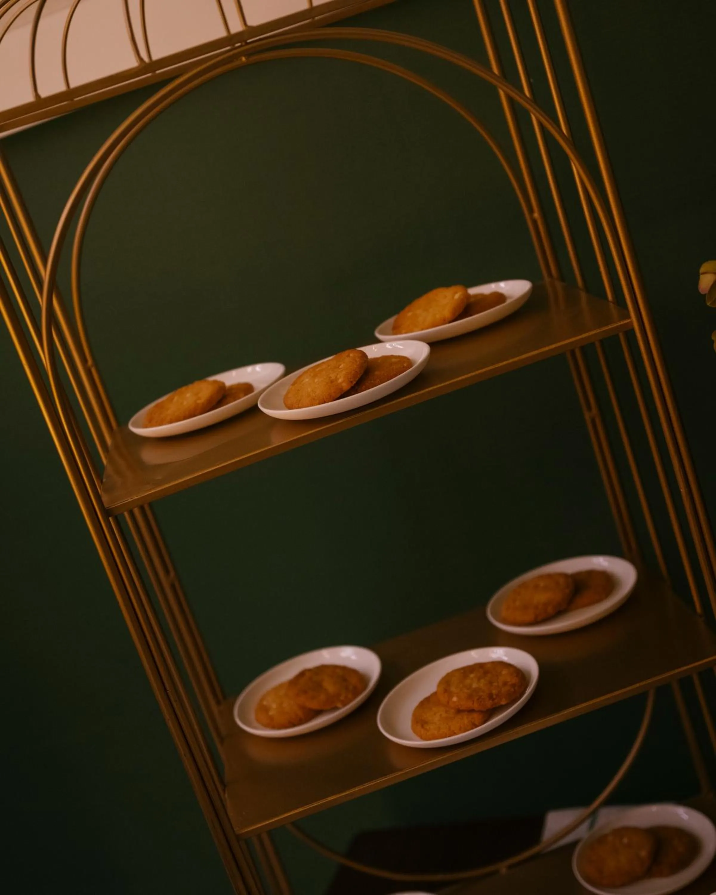 Lounge or bar in De Bonart Naples, Curio Collection By Hilton