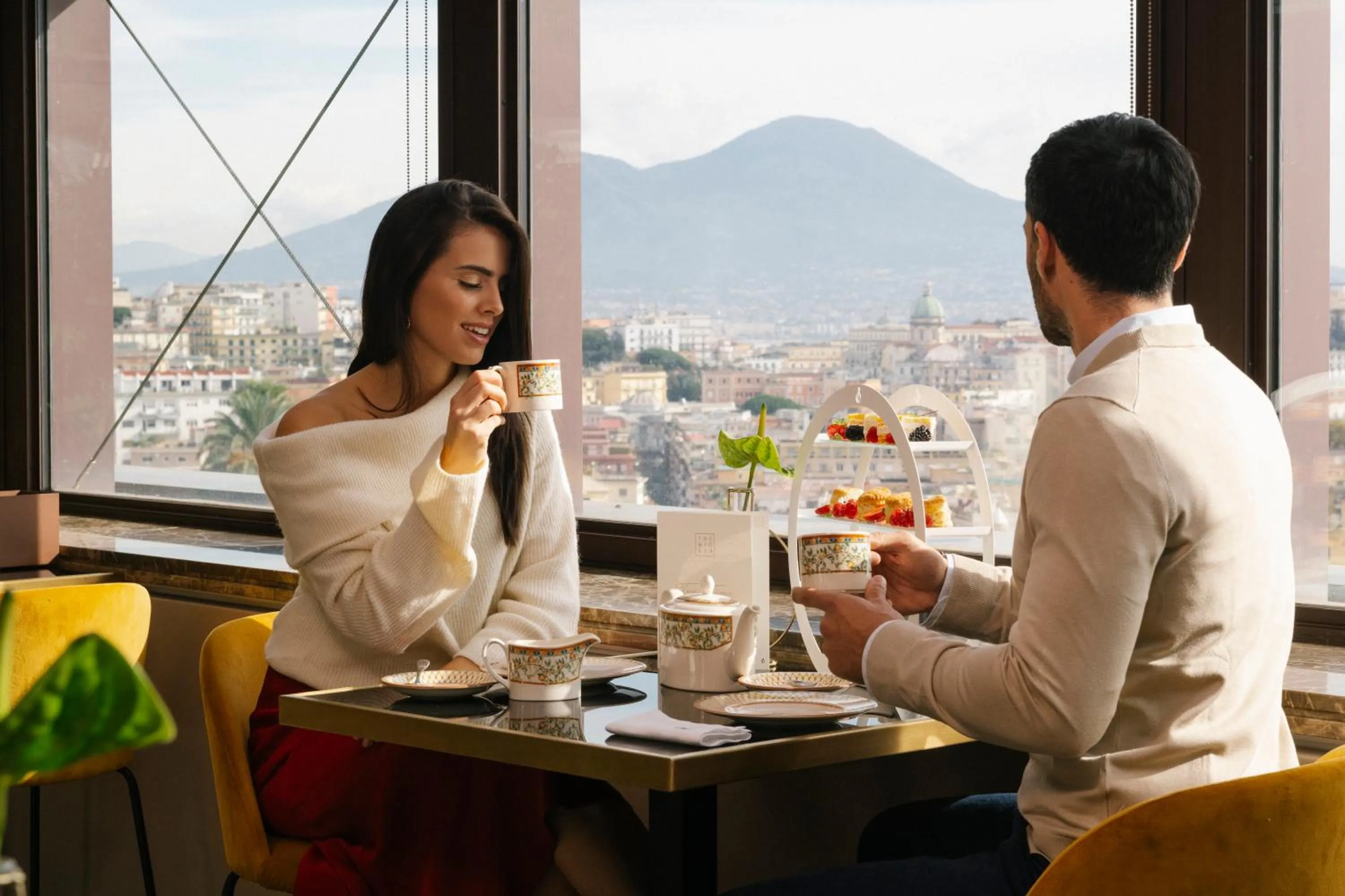 Restaurant/places to eat in De Bonart Naples, Curio Collection By Hilton