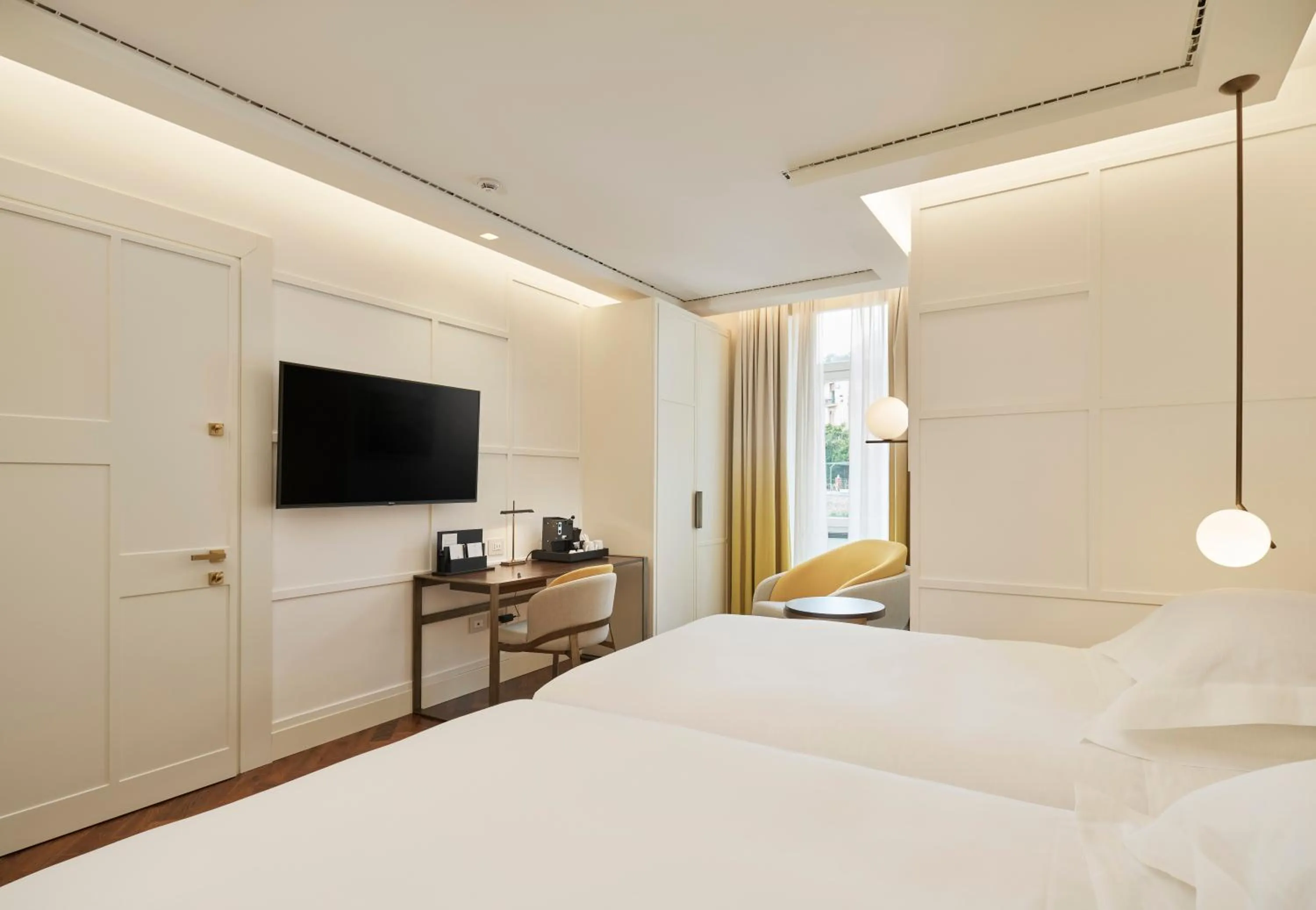 Photo of the whole room, Bed in De Bonart Naples, Curio Collection By Hilton