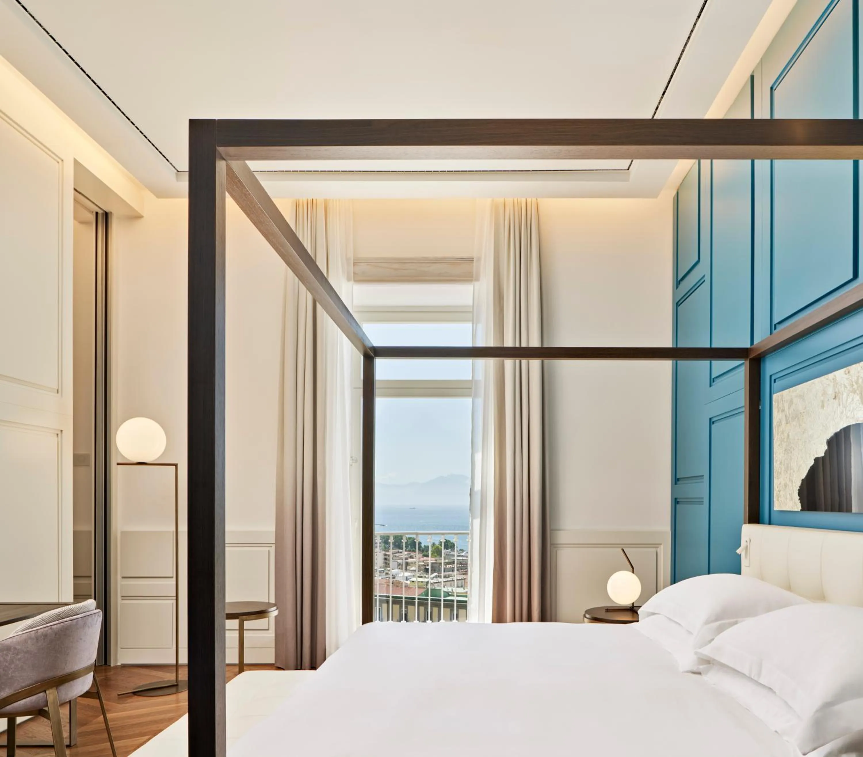 Bedroom, Bed in De Bonart Naples, Curio Collection By Hilton