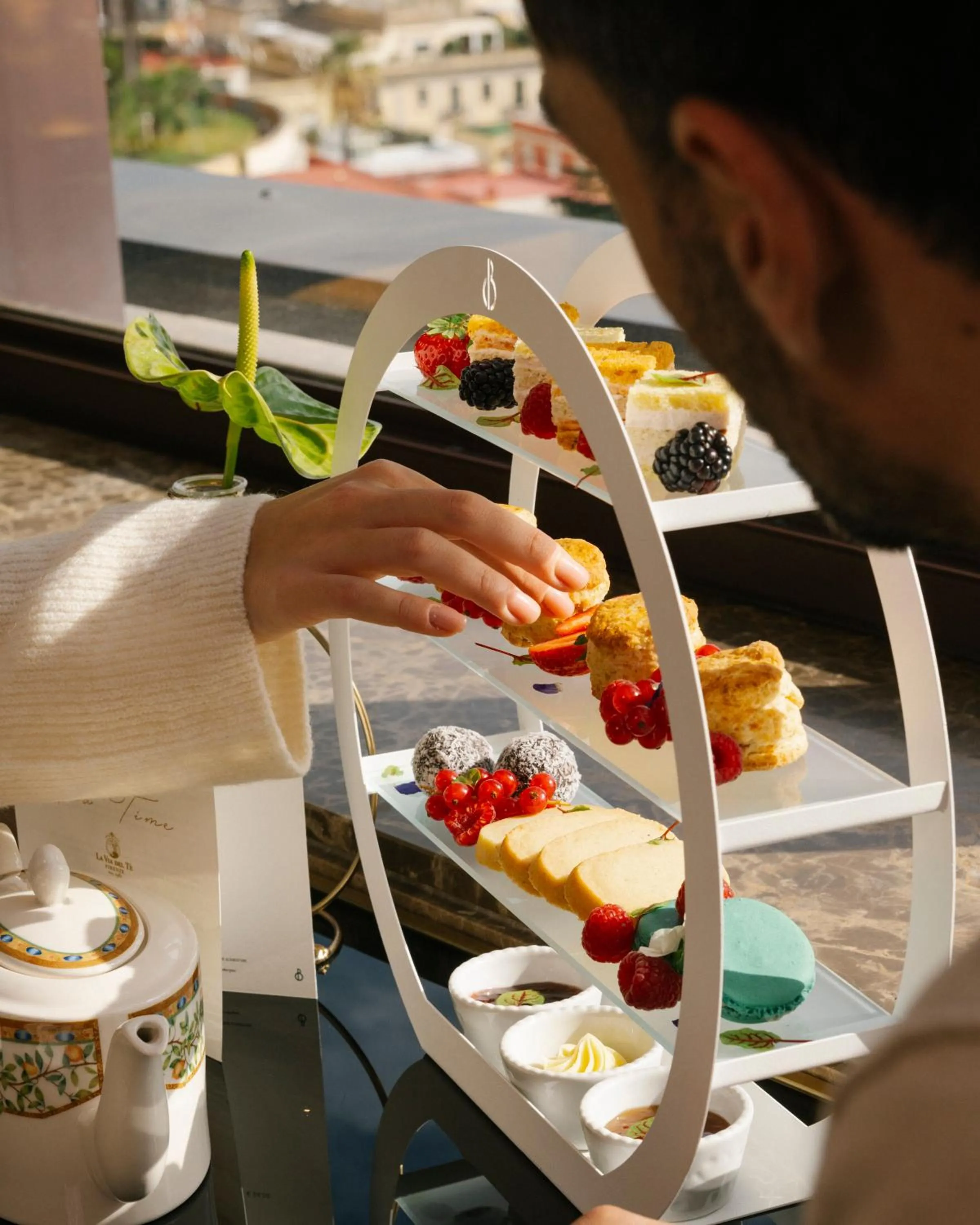 Restaurant/places to eat in De Bonart Naples, Curio Collection By Hilton