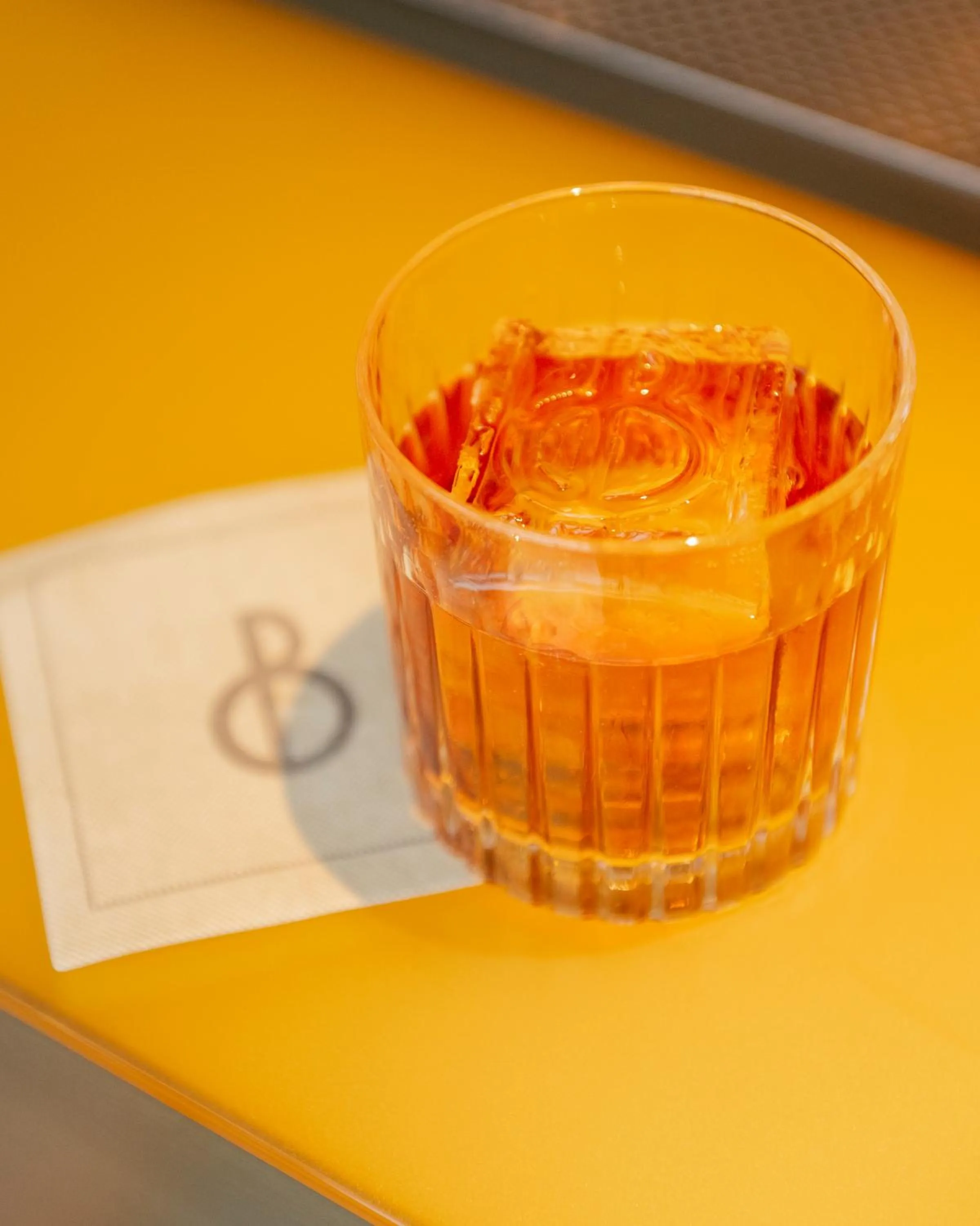 Lounge or bar in De Bonart Naples, Curio Collection By Hilton