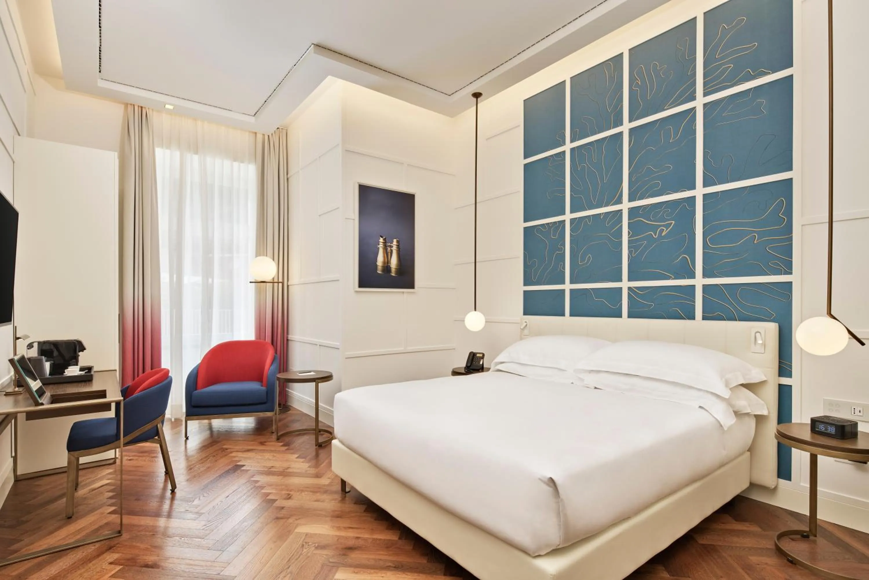Bedroom, Bed in De Bonart Naples, Curio Collection By Hilton