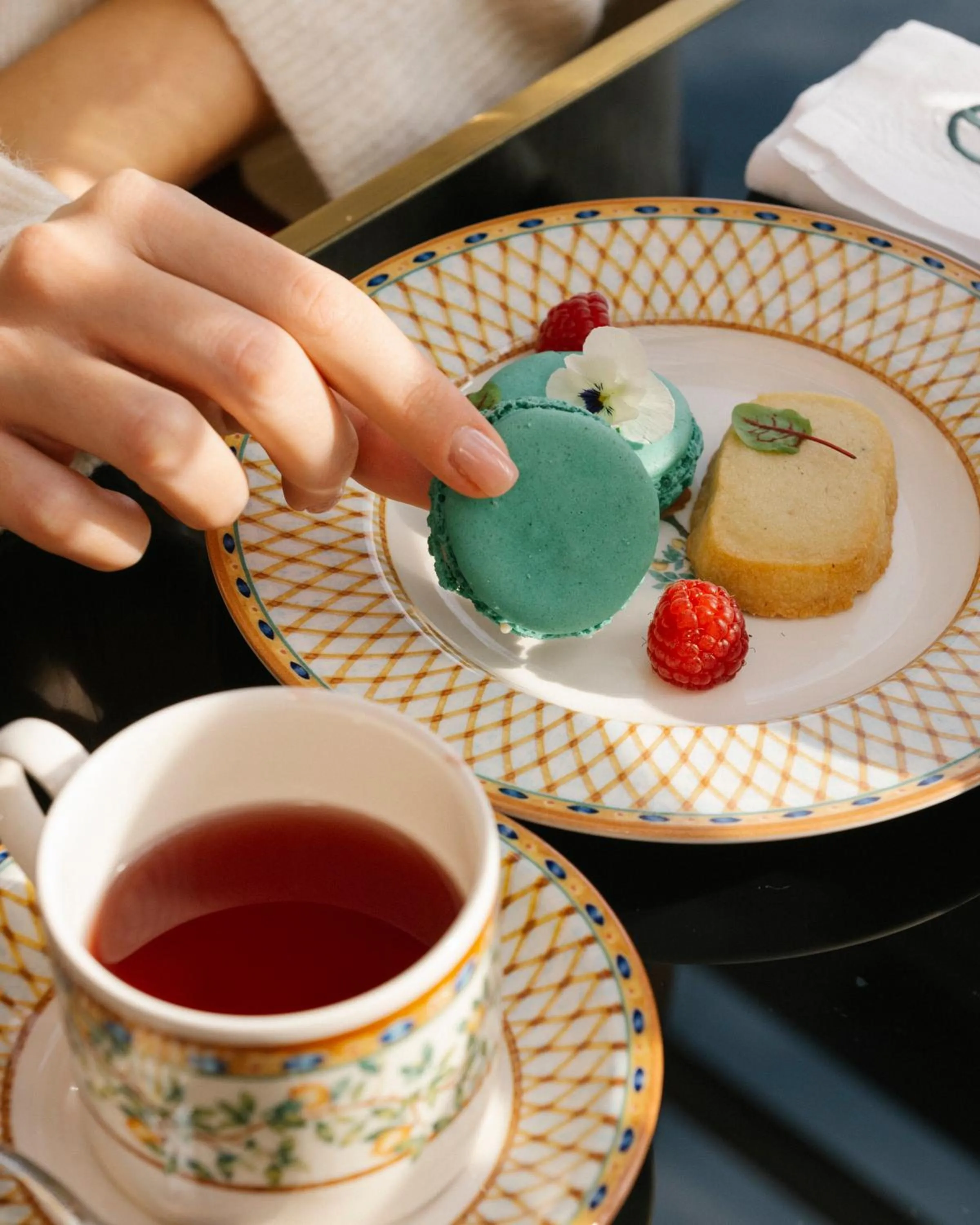 Restaurant/places to eat in De Bonart Naples, Curio Collection By Hilton