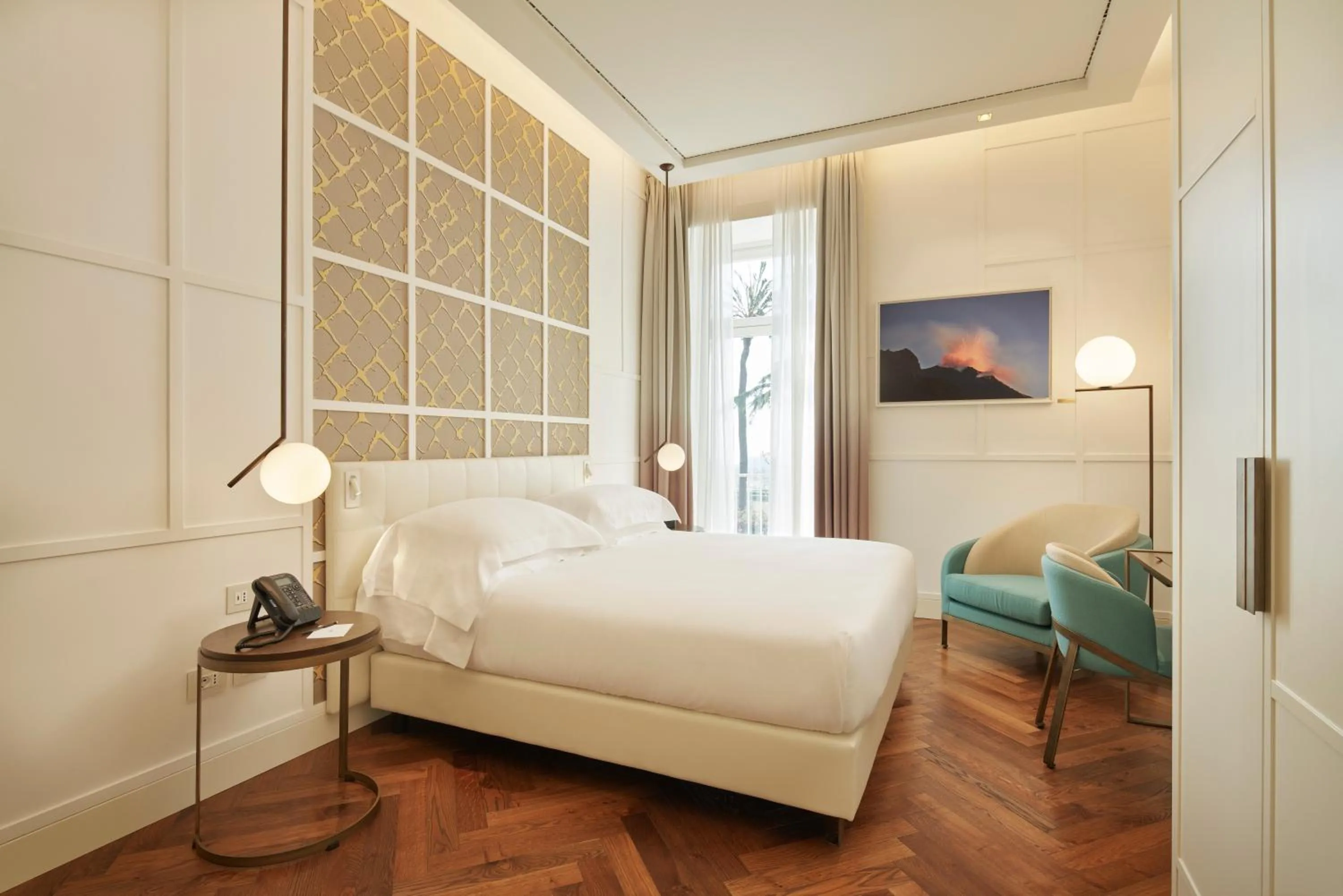 Bedroom, Bed in De Bonart Naples, Curio Collection By Hilton