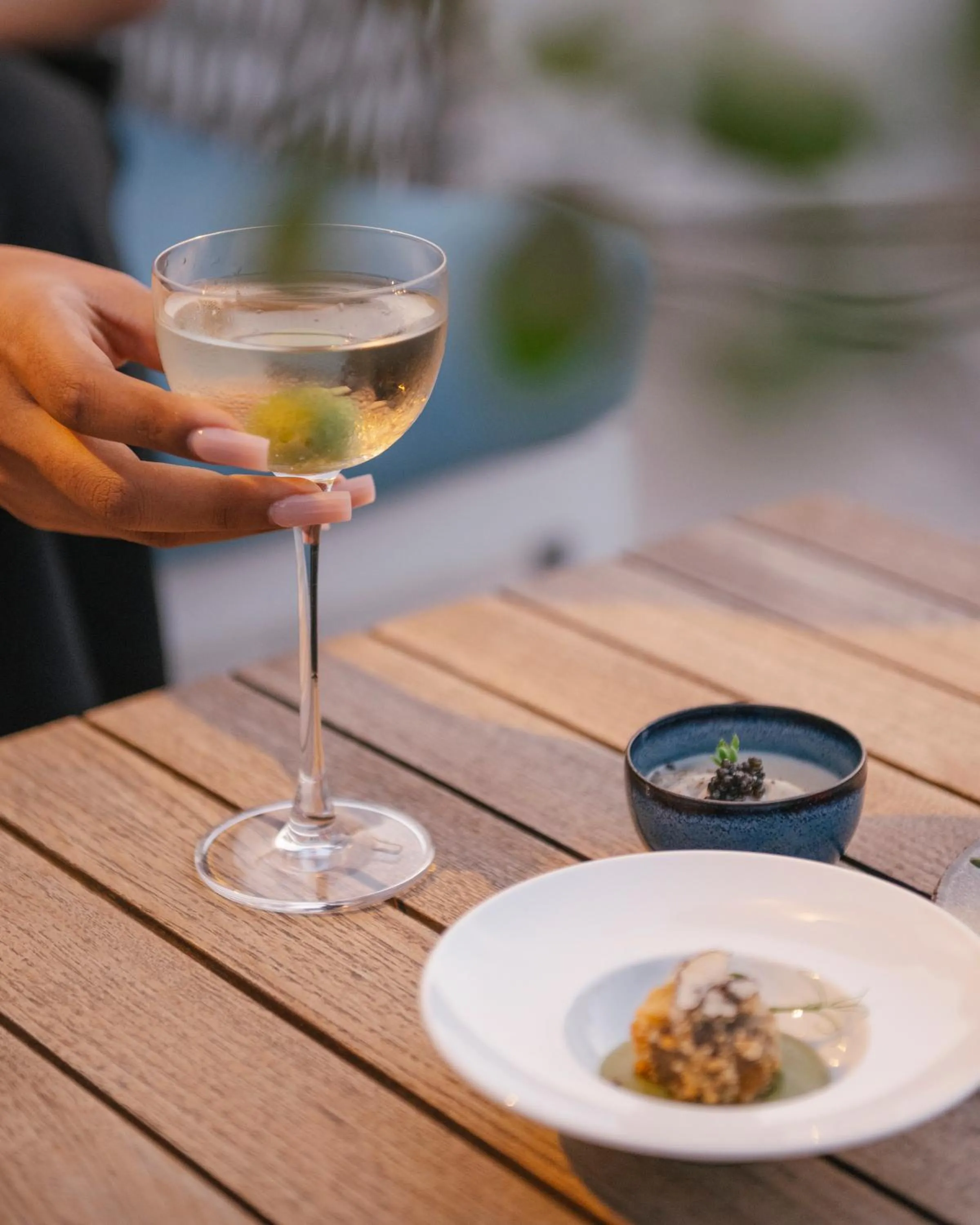 Lounge or bar in De Bonart Naples, Curio Collection By Hilton