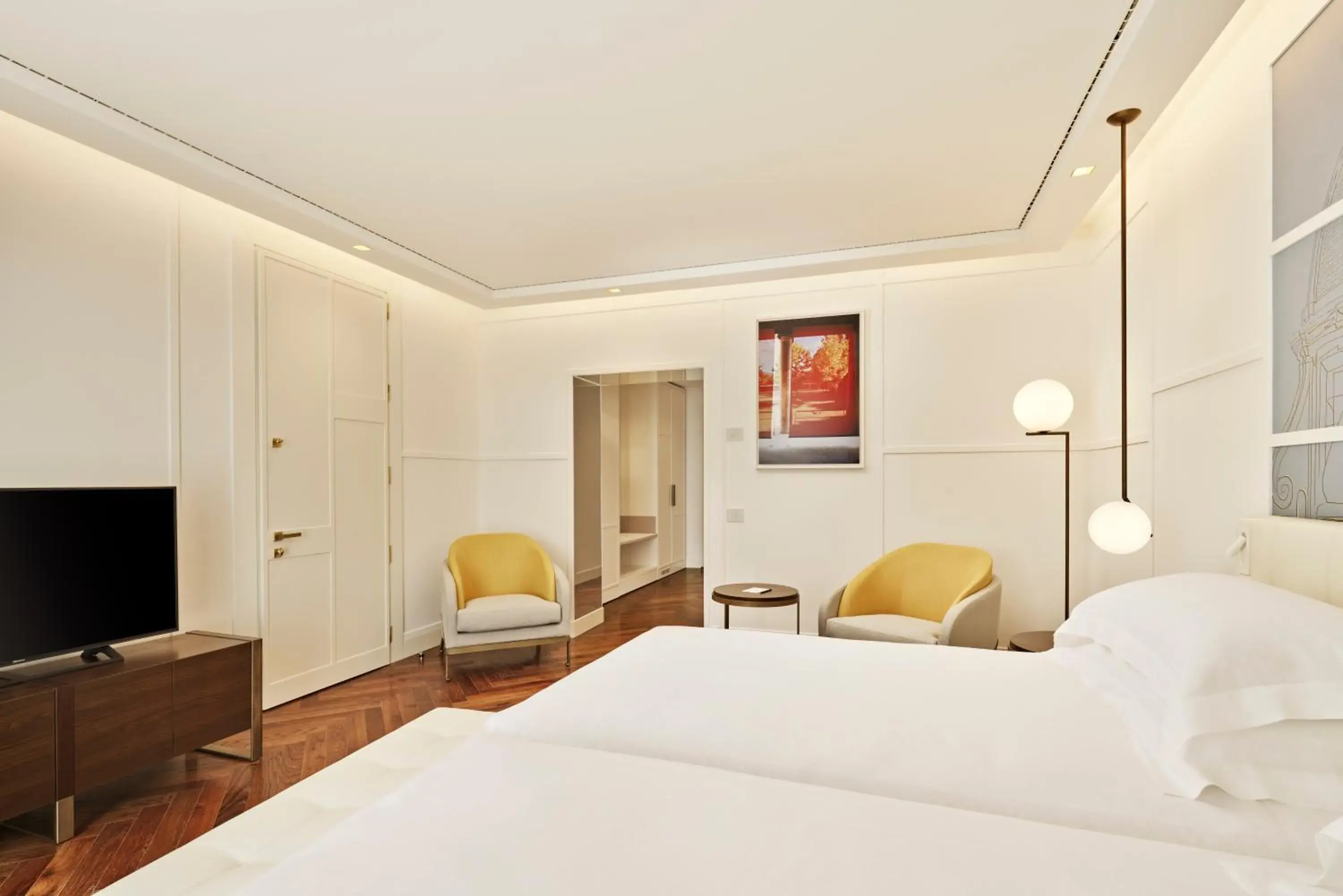 Deluxe Twin Room with Sea View in De Bonart Naples, Curio Collection By Hilton Deluxe Twin Room with Sea View in De Bonart Naples, Curio Collection By Hilton