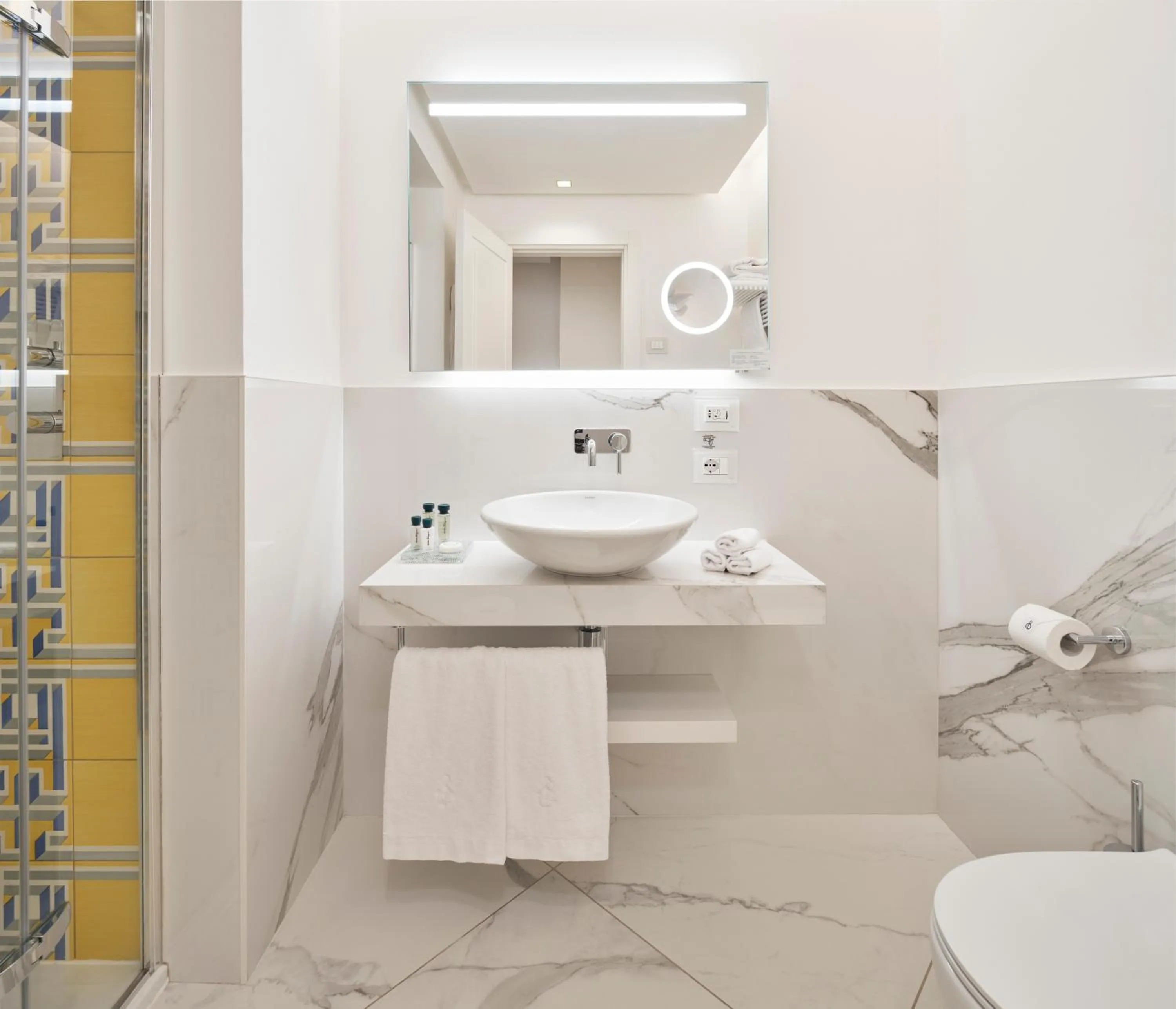Bathroom in De Bonart Naples, Curio Collection By Hilton
